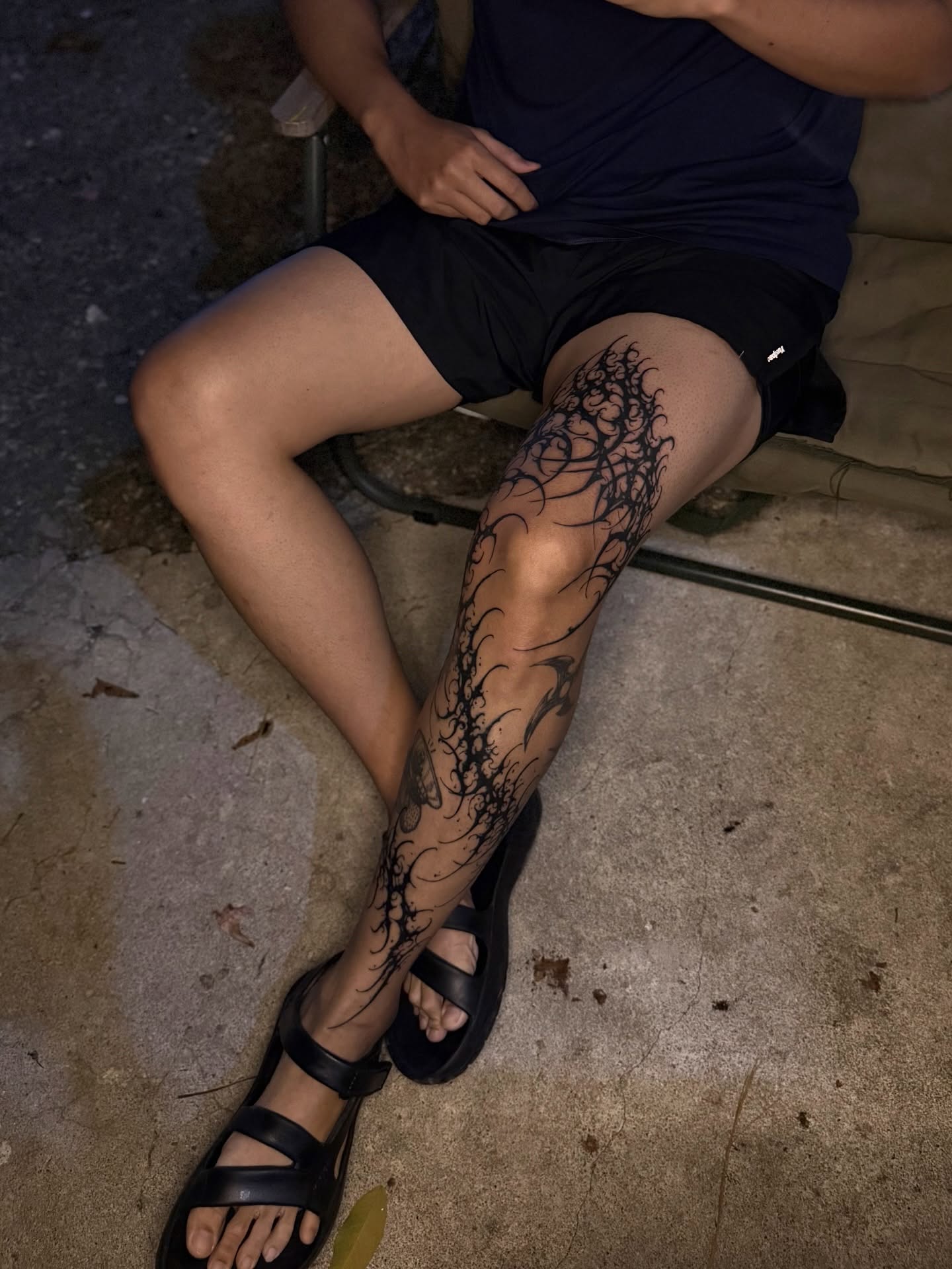 Abstract vine blackwork tattoo on the leg by Vold