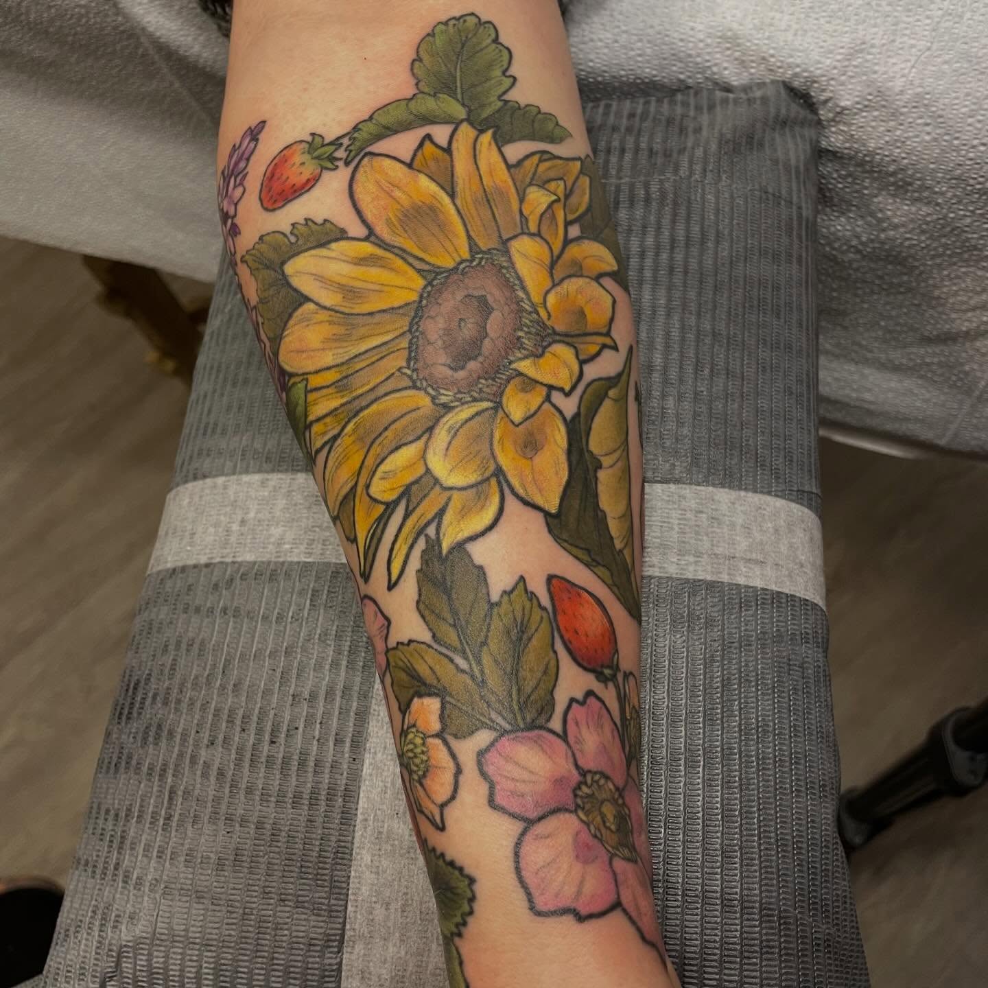 Tattoo by @pare_elyse — realism