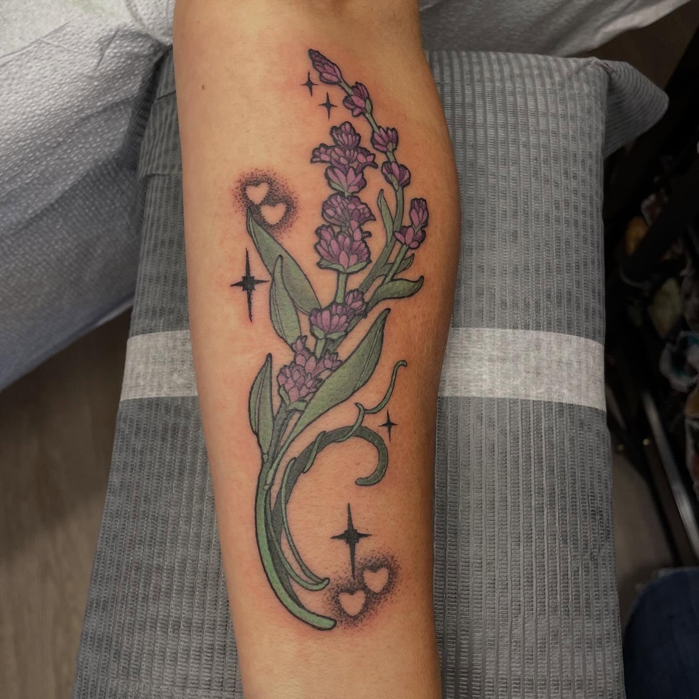 Tattoo by @pare_elyse — dotwork, realism