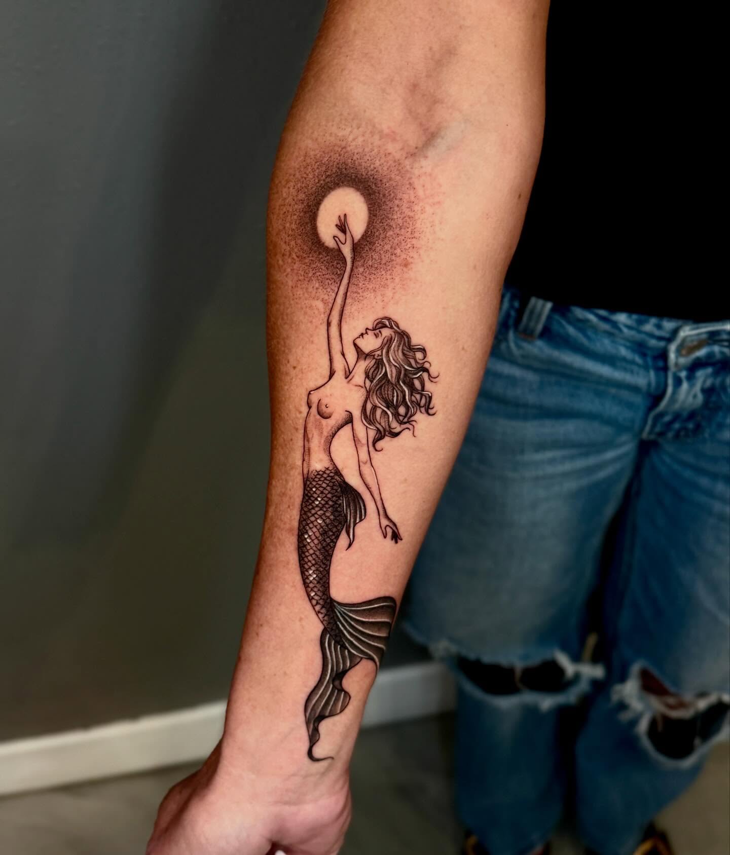 Tattoo by @amberstarrartistry — black_and_grey