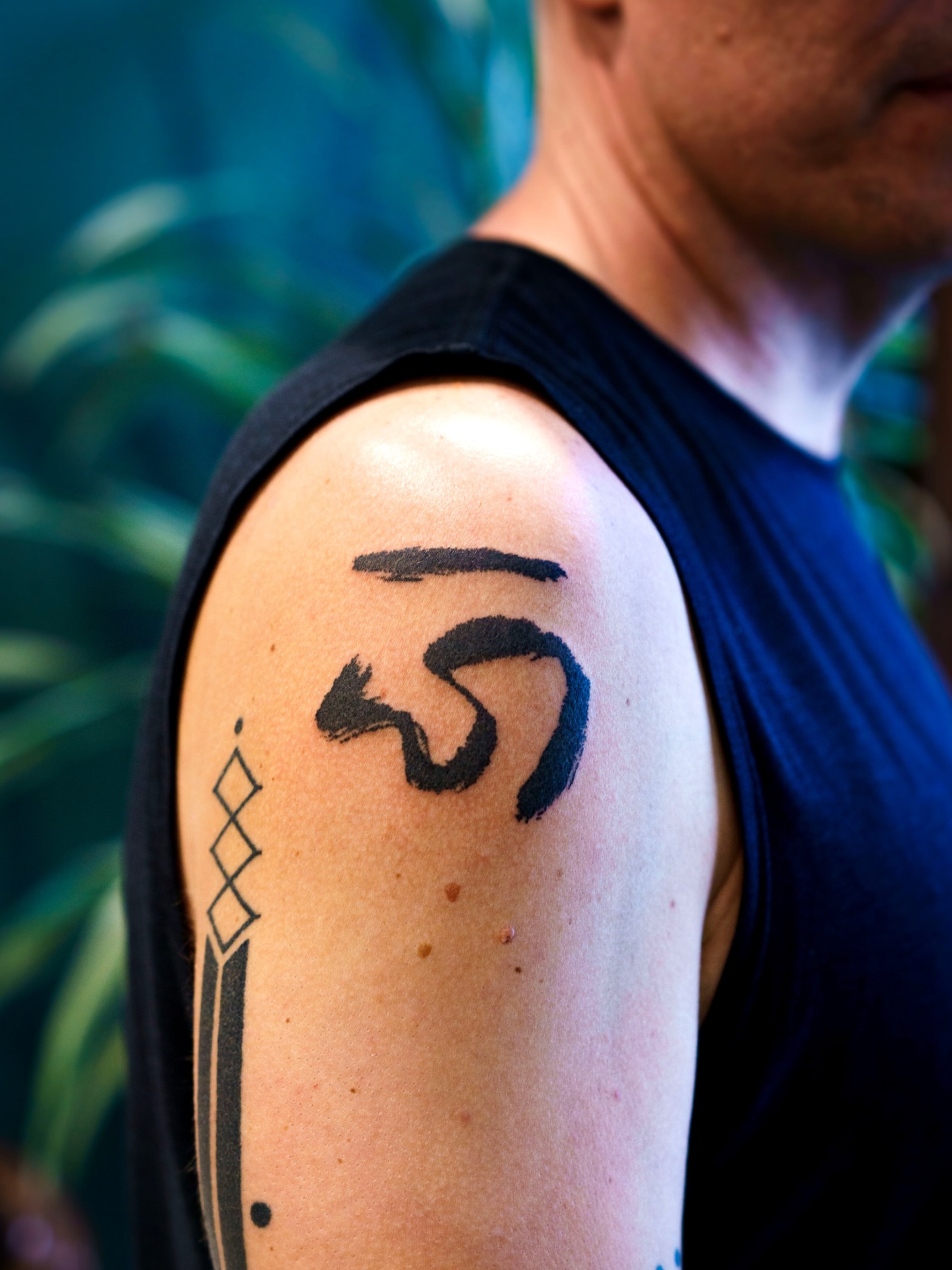 Snake black and grey tattoo on the shoulder by 思Stacy