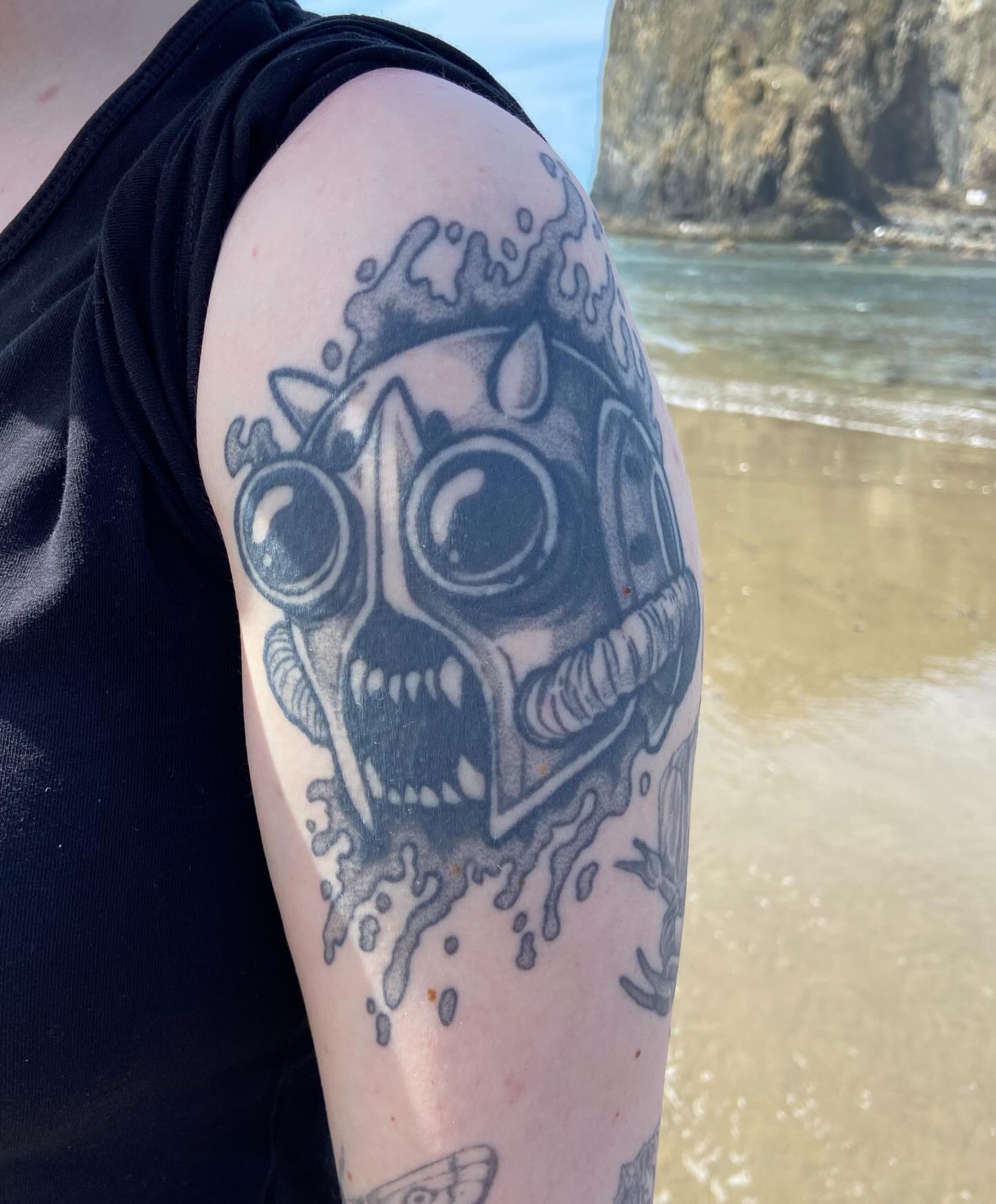 Tattoo by @hollyredwinter — black_and_grey