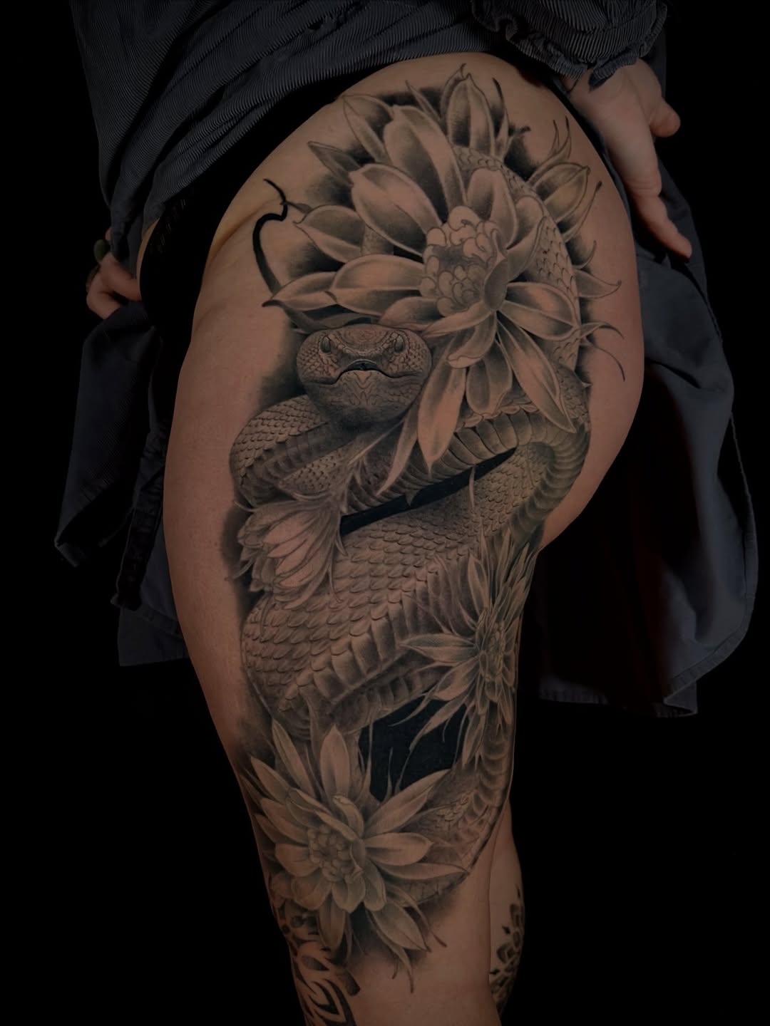 Tattoo by @niclunatattoo — black_and_grey, realism