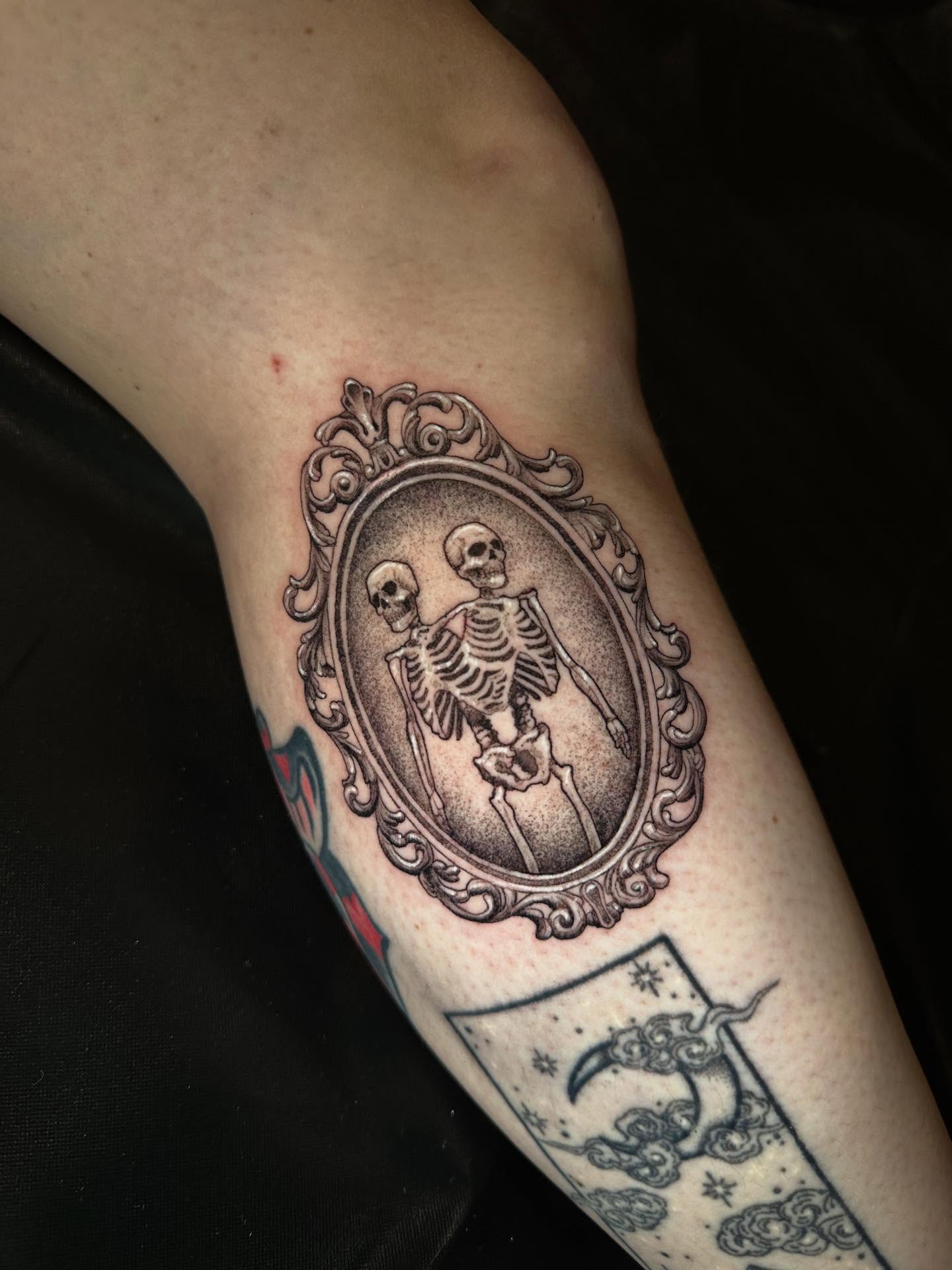 Skeleton couple black and grey tattoo on the forearm by Mario Flores Tattoo