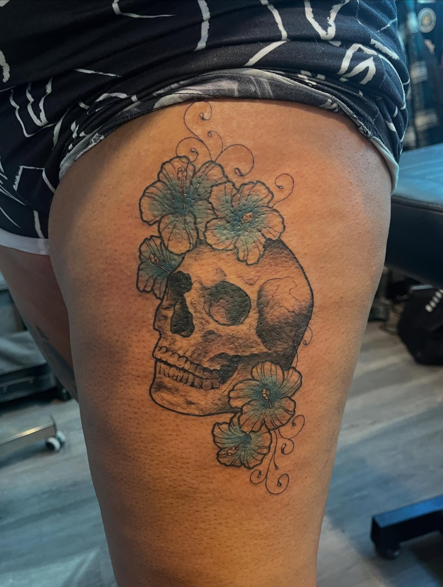 Skull with flowers realism tattoo on the thigh by 🖤Jess Pereira🖤, Framingham, Massachusetts