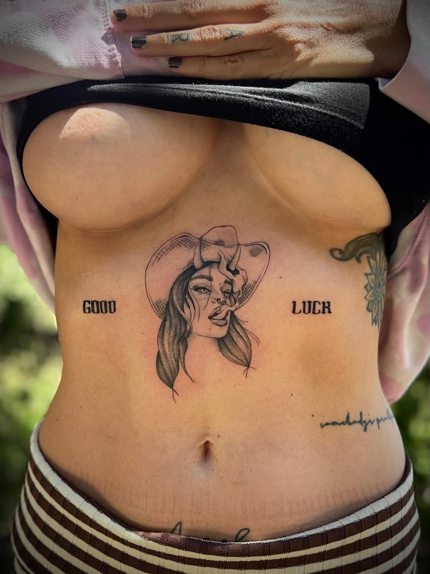 Woman wearing hat dotwork tattoo on the ribs by Harley Lane ๐ซ