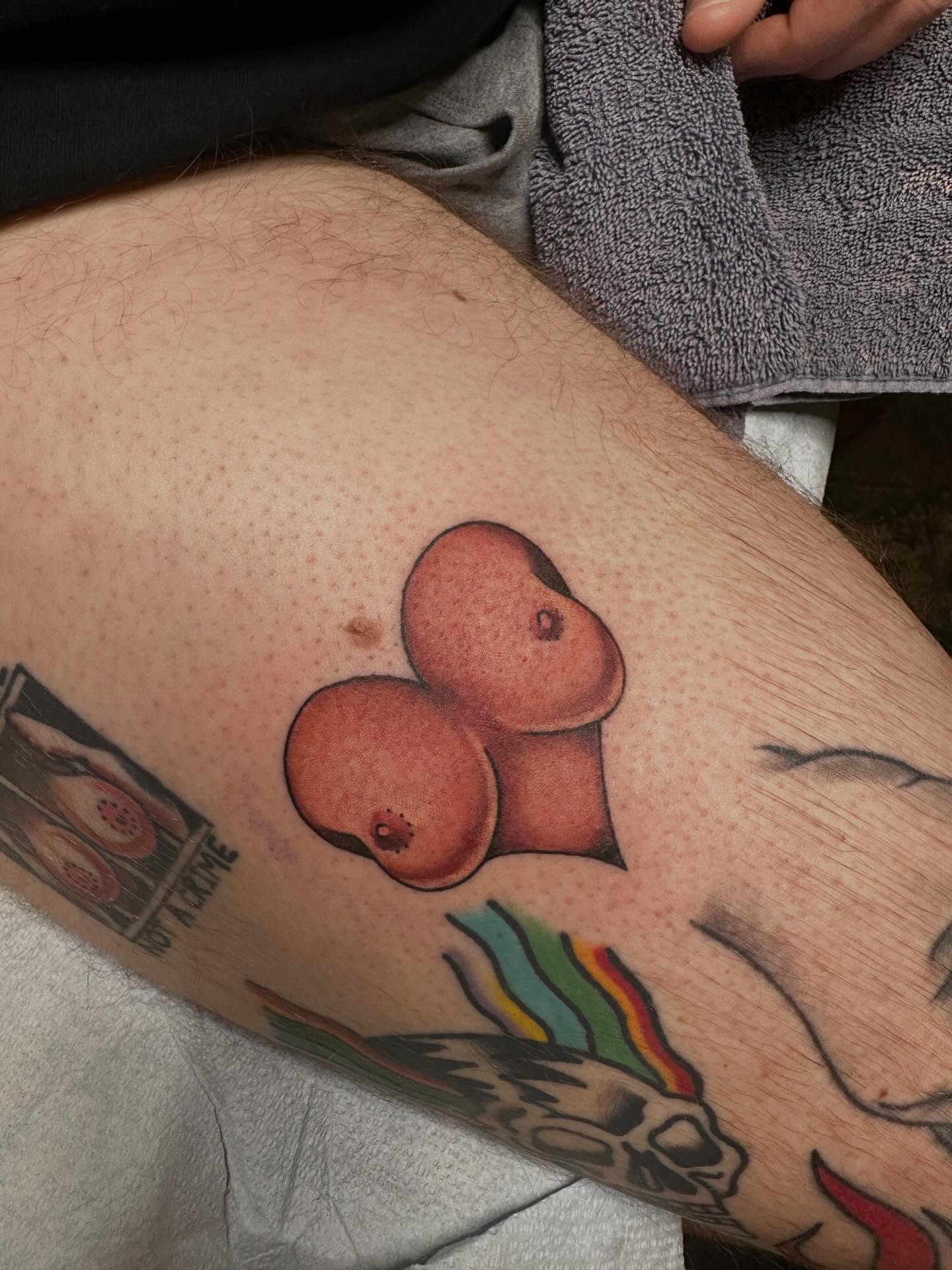 Peaches American traditional tattoo on the thigh by Michele Estes