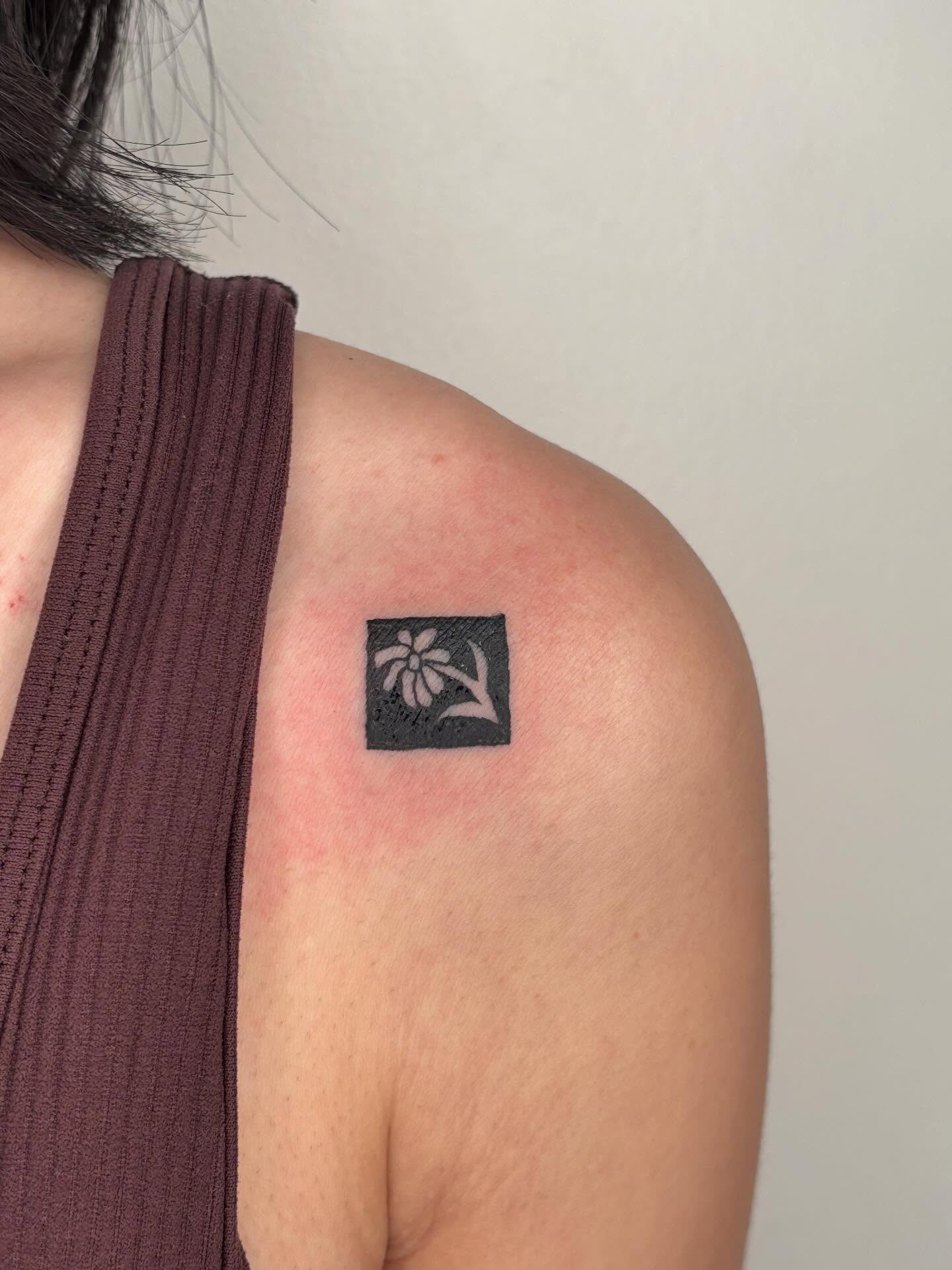Flower black and grey tattoo on the shoulder by Topher Belmont