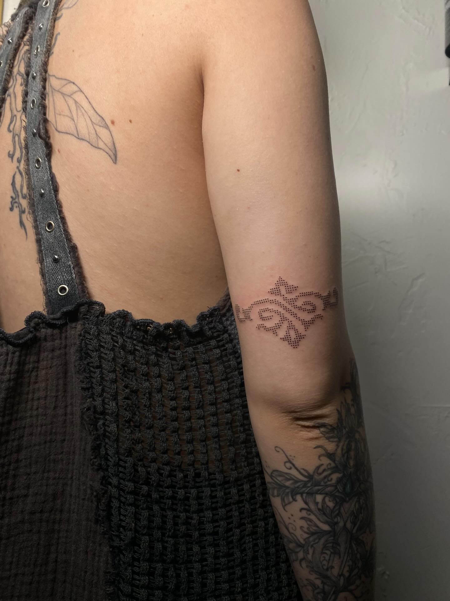 Abstract pattern dotwork tattoo on the forearm by 𝕶𝖆𝖒 ~ 𝕿𝖆𝖙𝖙𝖔𝖔 𝕬𝖗𝖙𝖎𝖘𝖙
