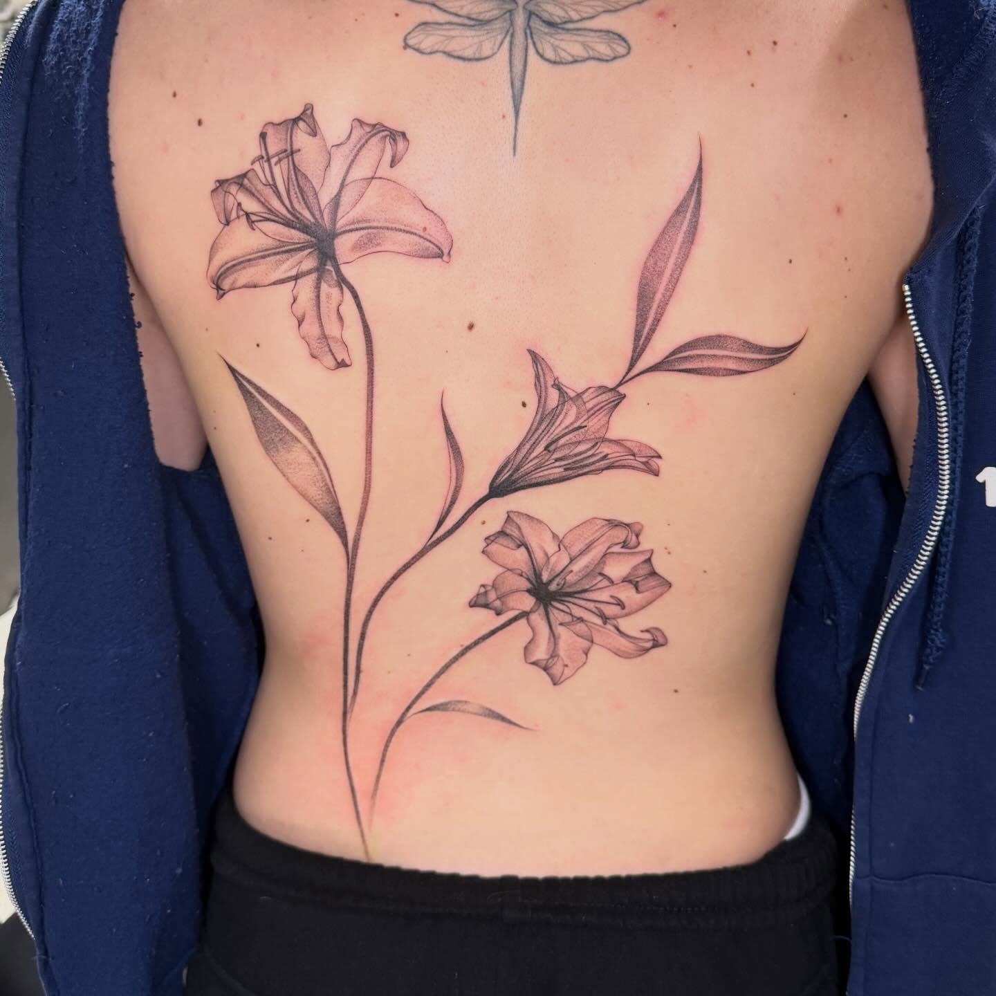 Lilies black and grey tattoo on the back by ๐๐๐๐ ๐๐๐๐