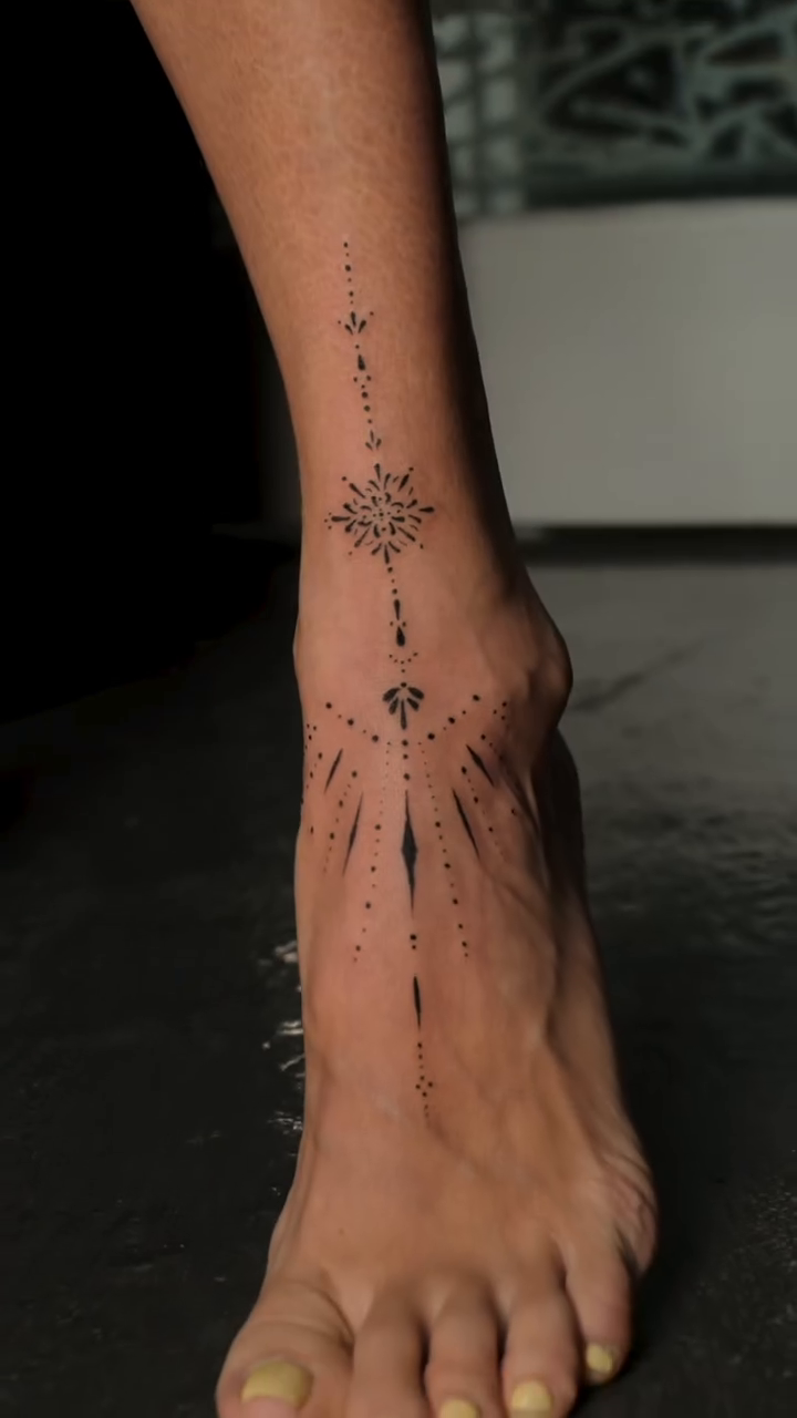 Tattoo by @kathepla — fine_line, geometric