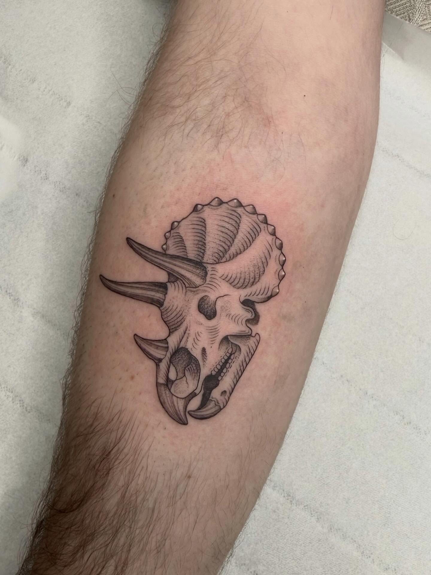 Tattoo by @emmaloutattooxx — black_and_grey, realism