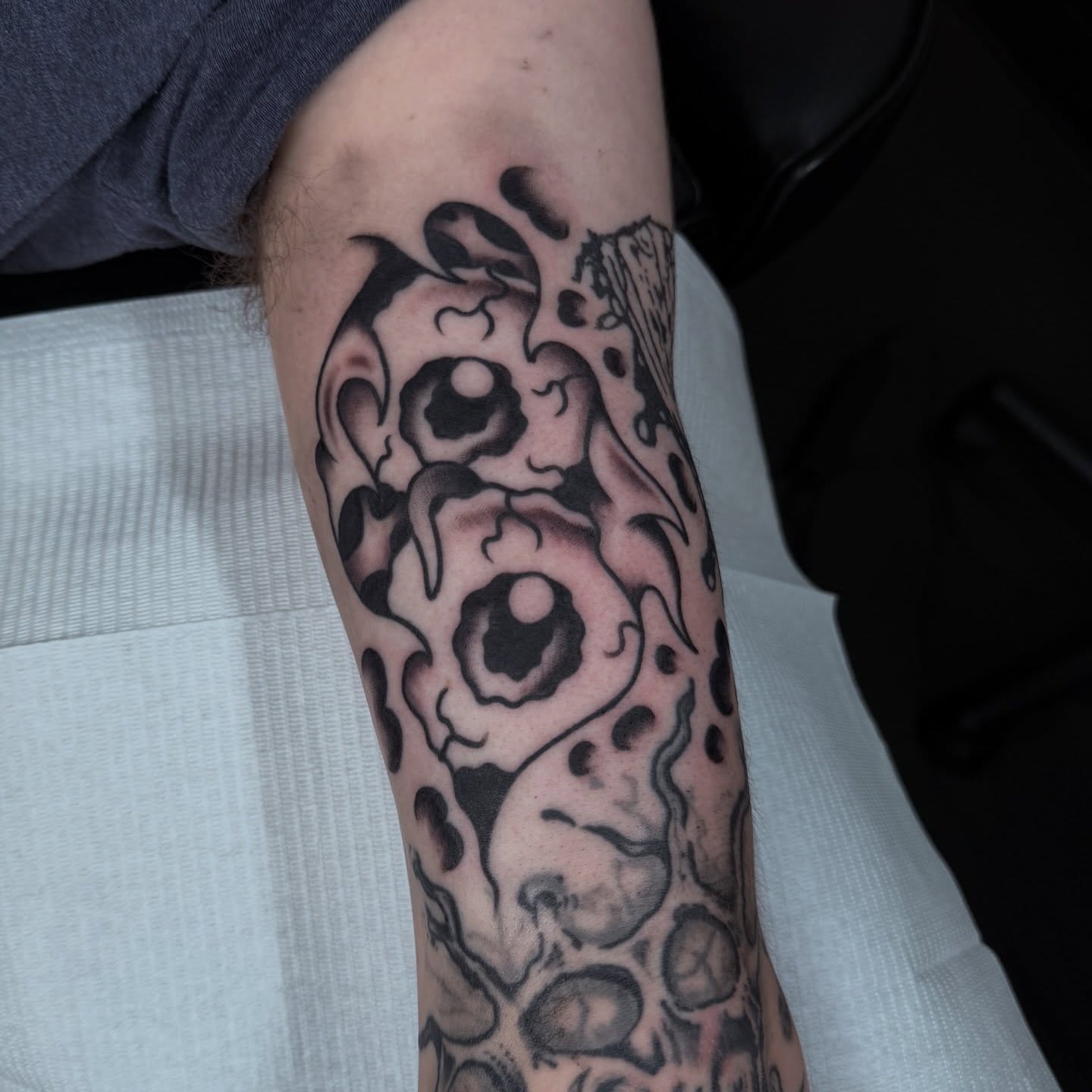 Tattoo by @whatswrongkiel — black_and_grey