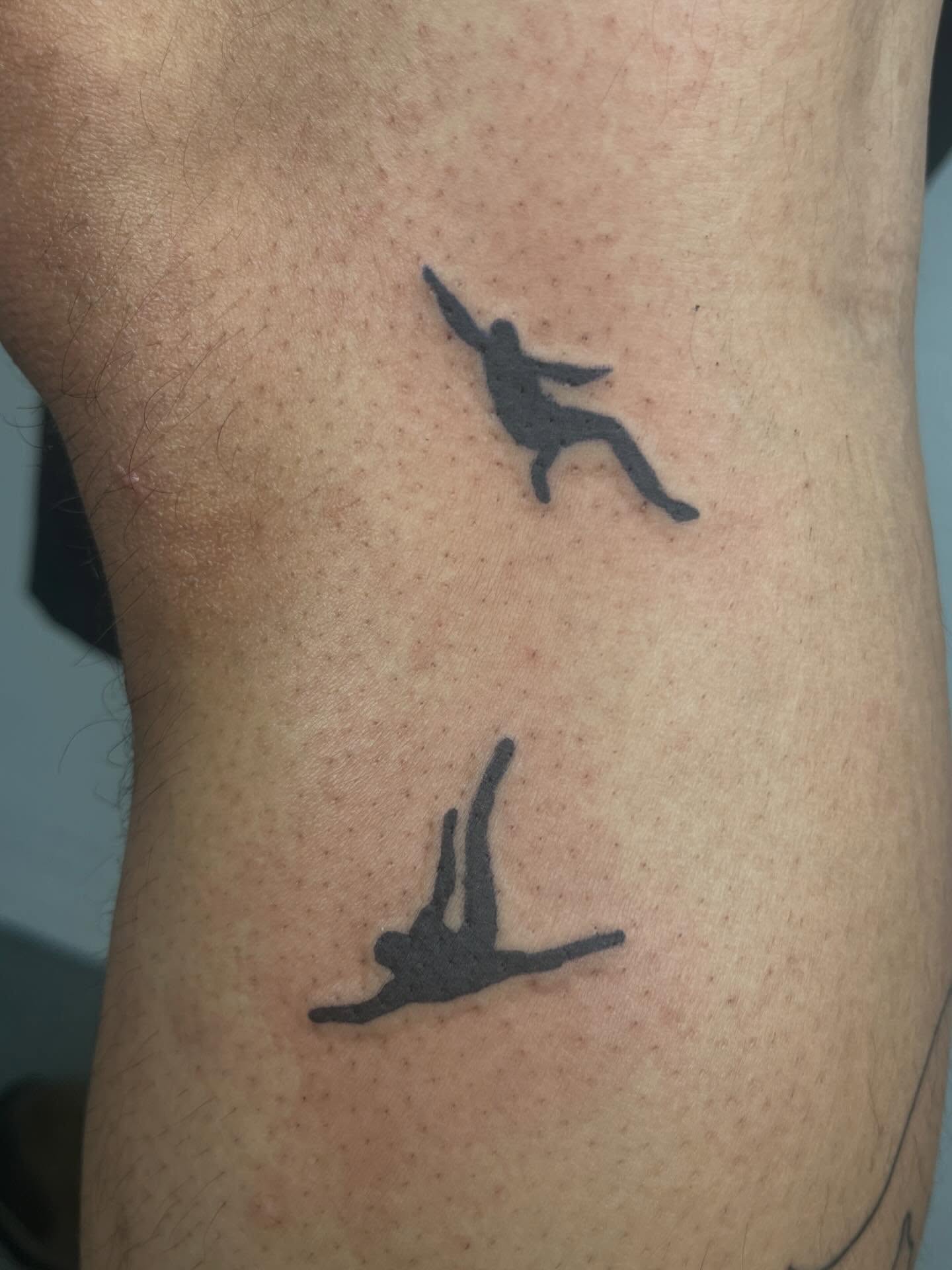 Diver black and grey tattoo on the ribs by Gabbie