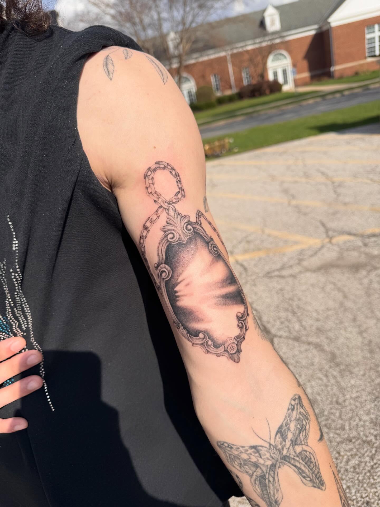 Tattoo by @annaainkk — black_and_grey