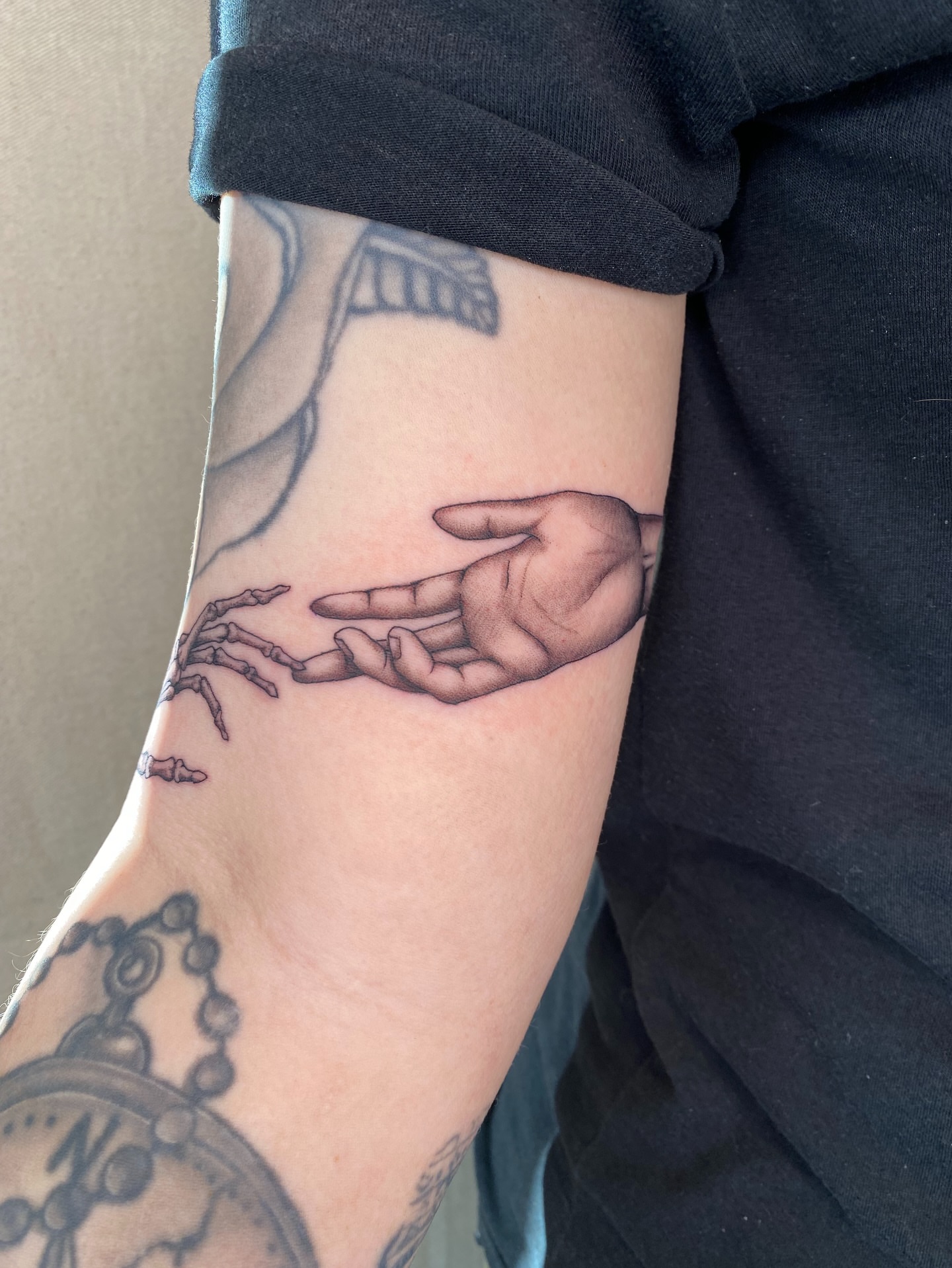 Tattoo by @sashinkatattoo β black_and_grey