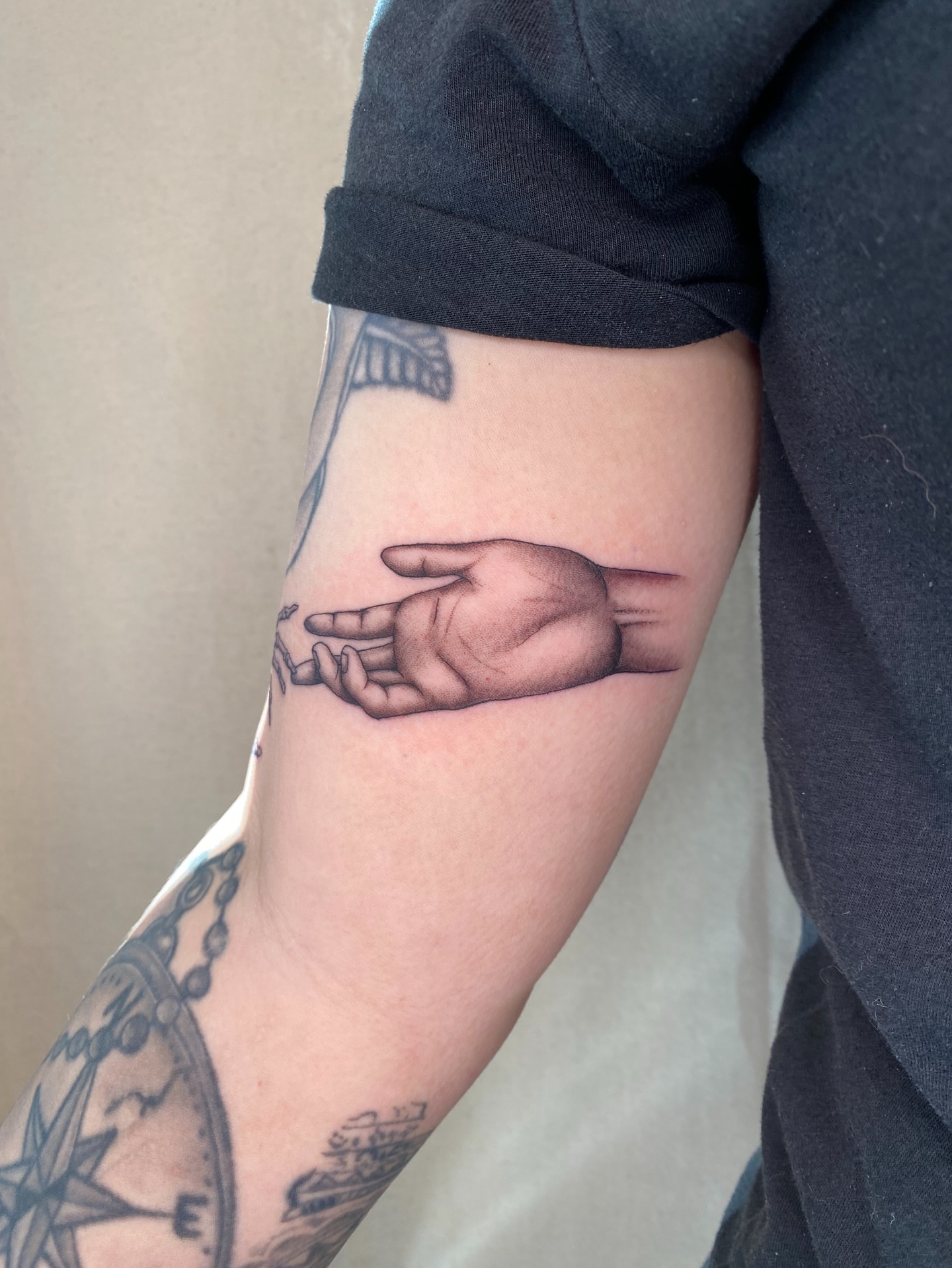 Tattoo by @sashinkatattoo β realism