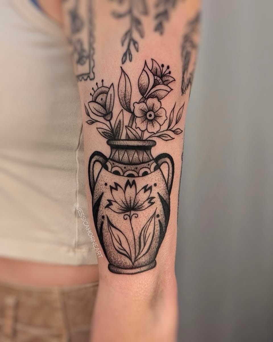 Tattoo by @jessicahorneart β dotwork