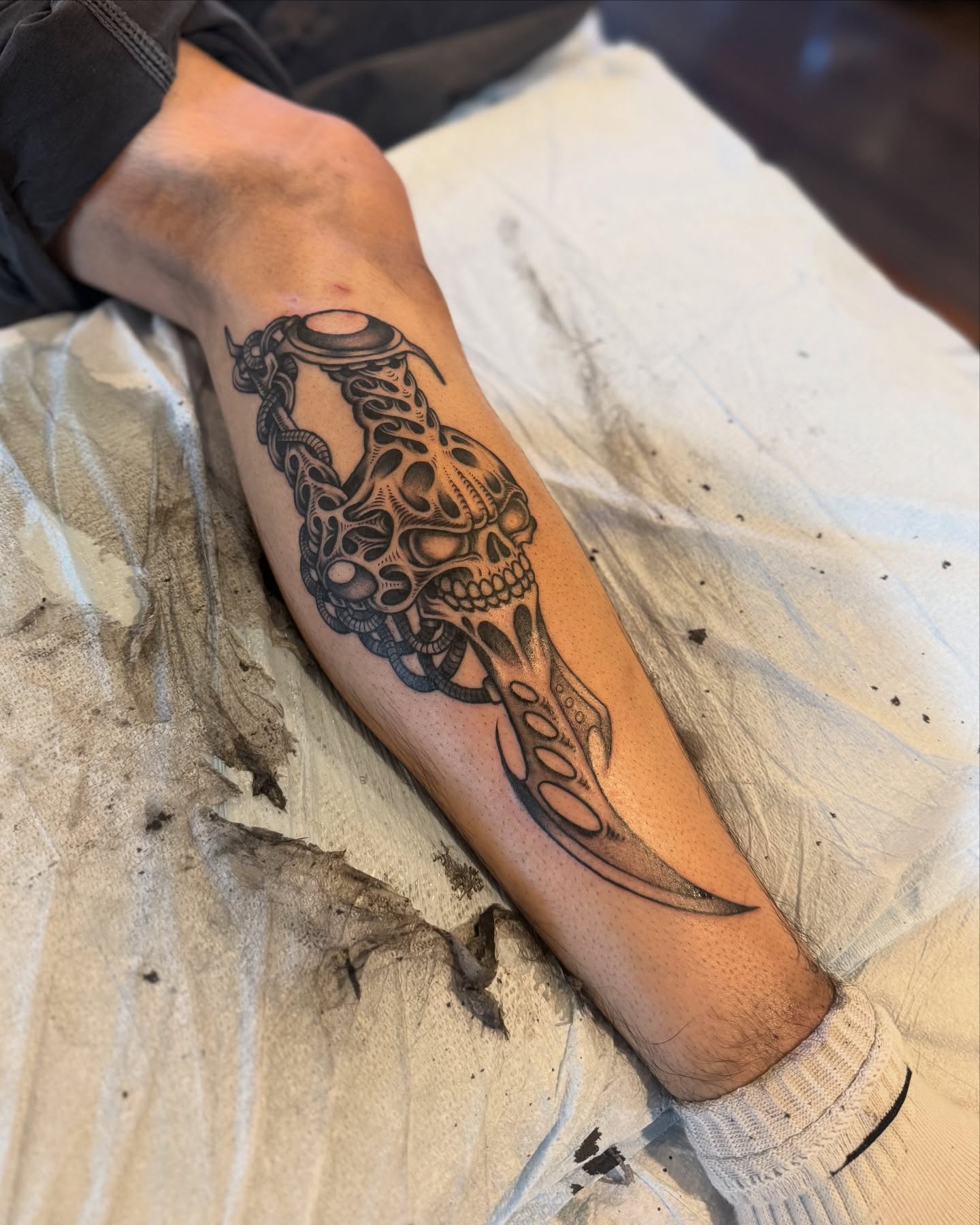Tattoo by @lilcenzo — black_and_grey