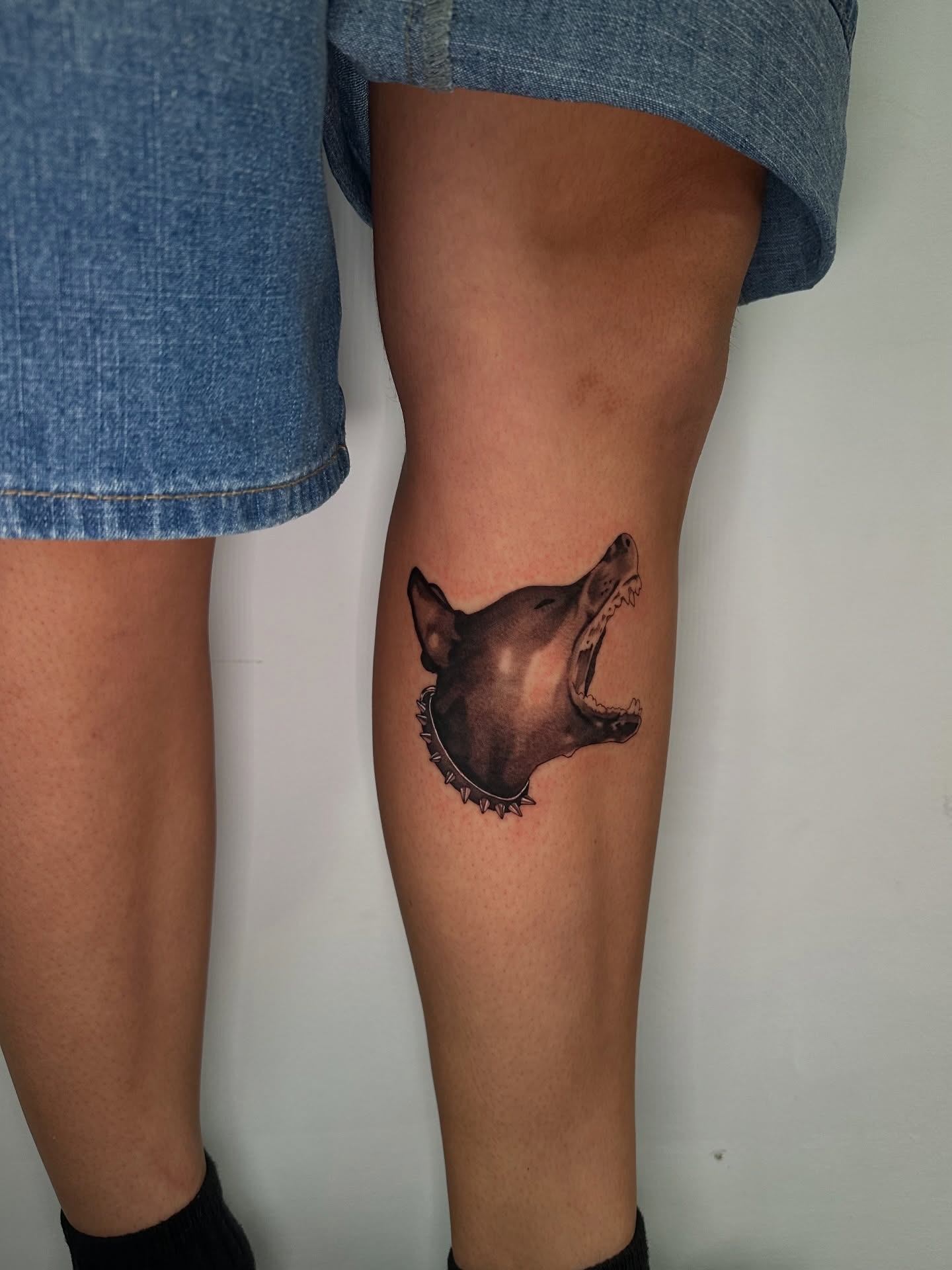 Wolf realism tattoo on the leg by 𝘋𝘪𝘢𝘯𝘯𝘢