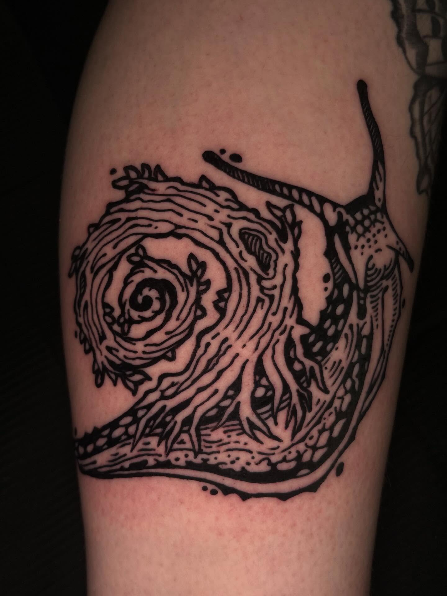Tree black and grey tattoo on the thigh by 𝕵𝖊𝖗𝖊𝖒𝖞 𝕻𝖚𝖗𝖈𝖊𝖑𝖑
