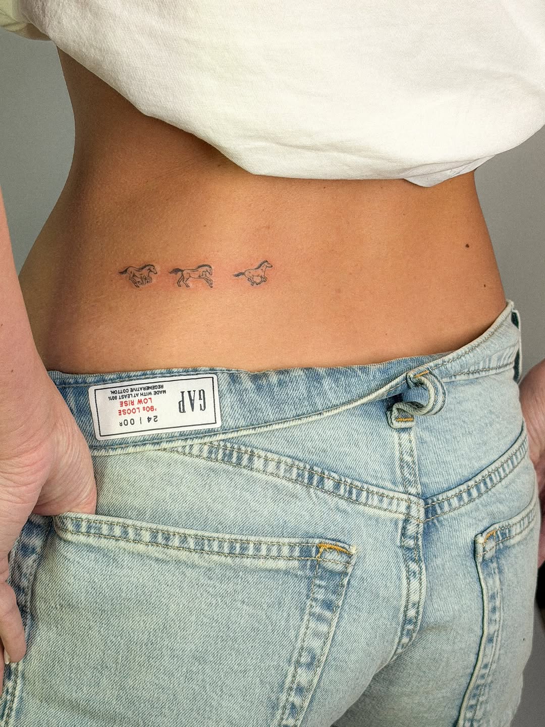 Tattoo by @yuli_tattoos β fine_line, minimalist