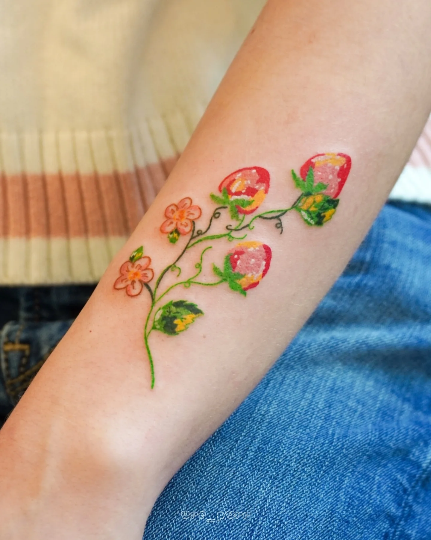 Tattoo by @yure_purr β dotwork