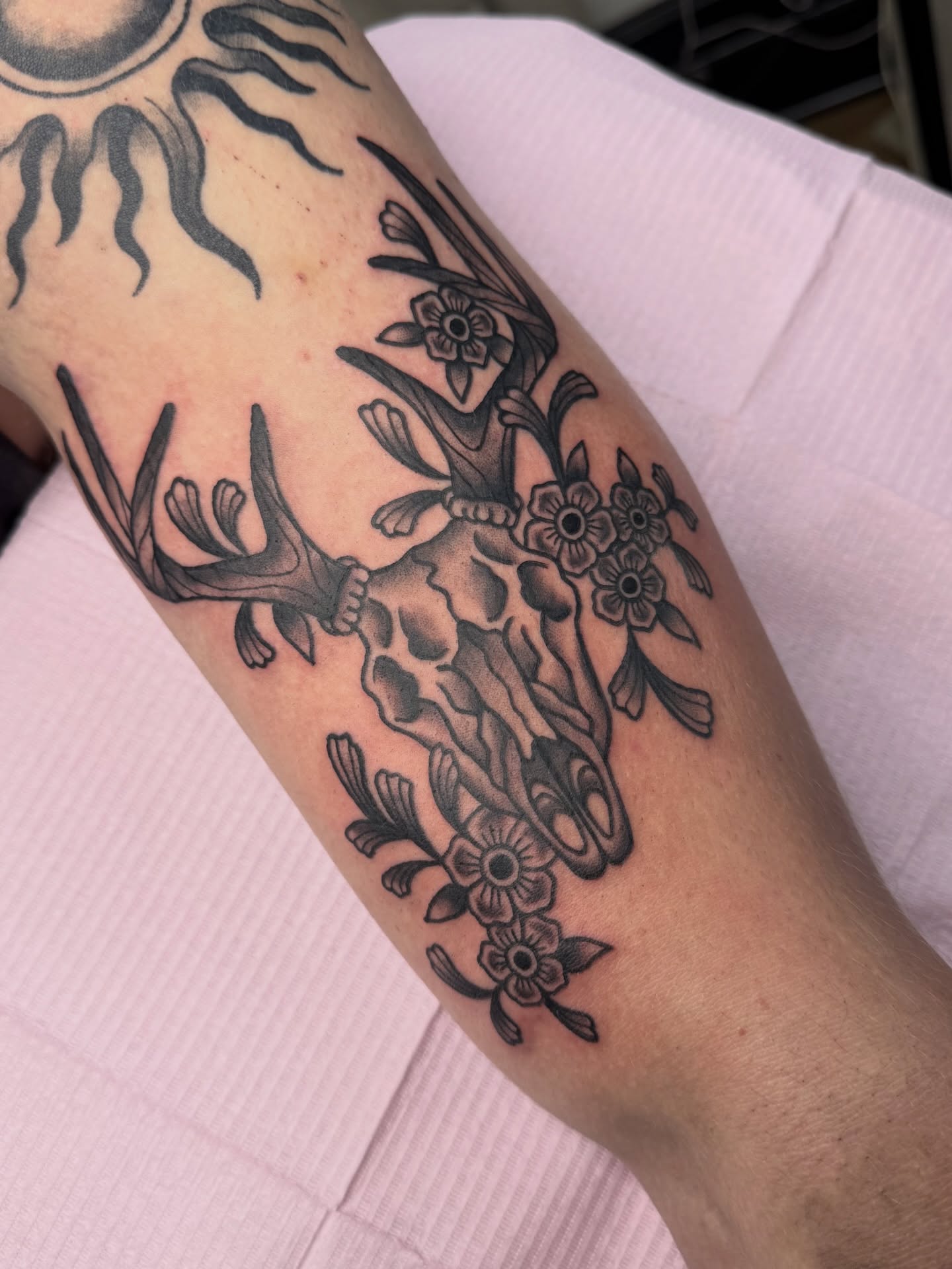 Tattoo by @chloemarietattoo โ black_and_grey