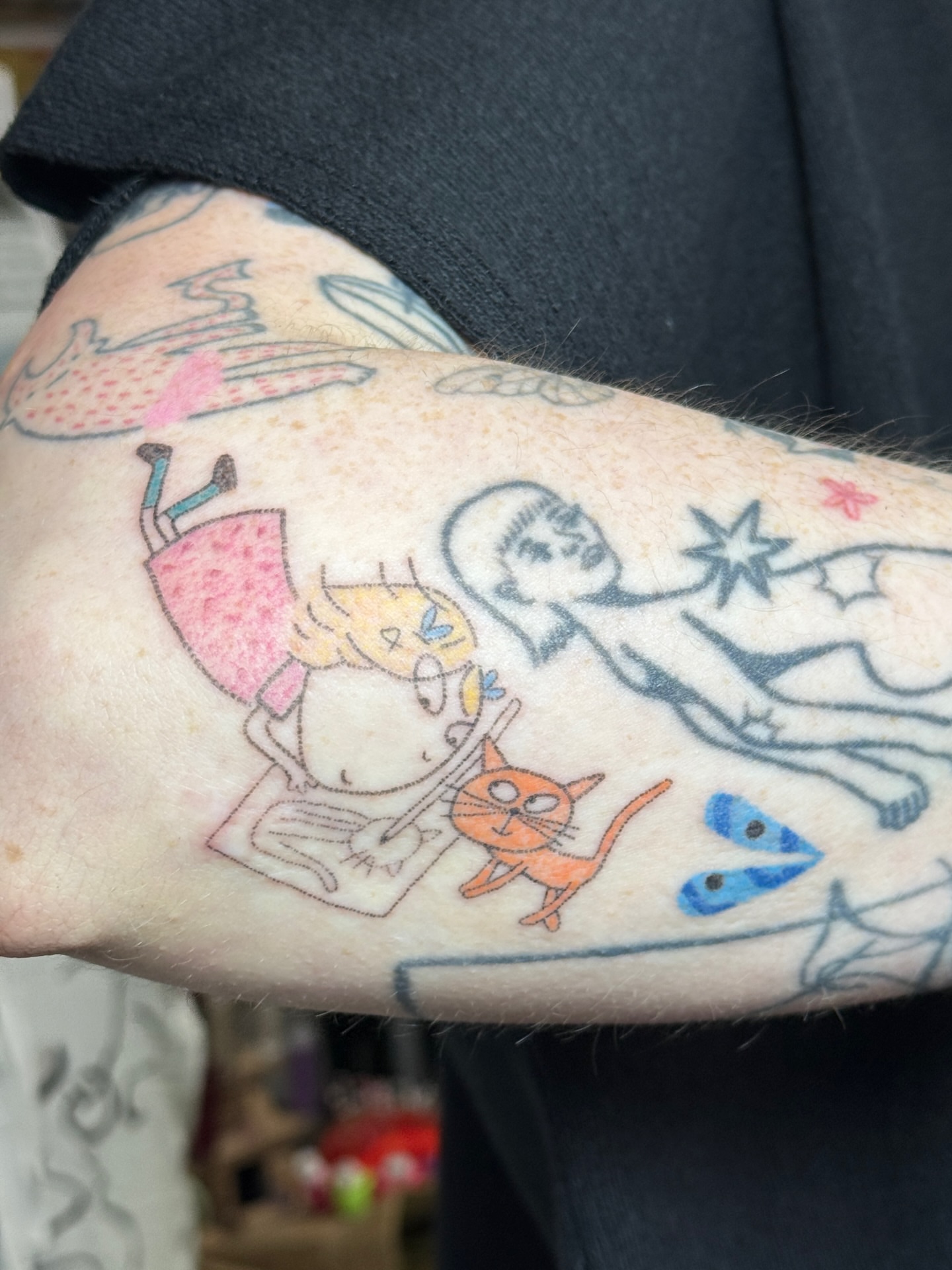 Tattoo by @alicexgreen — american_traditional, dotwork