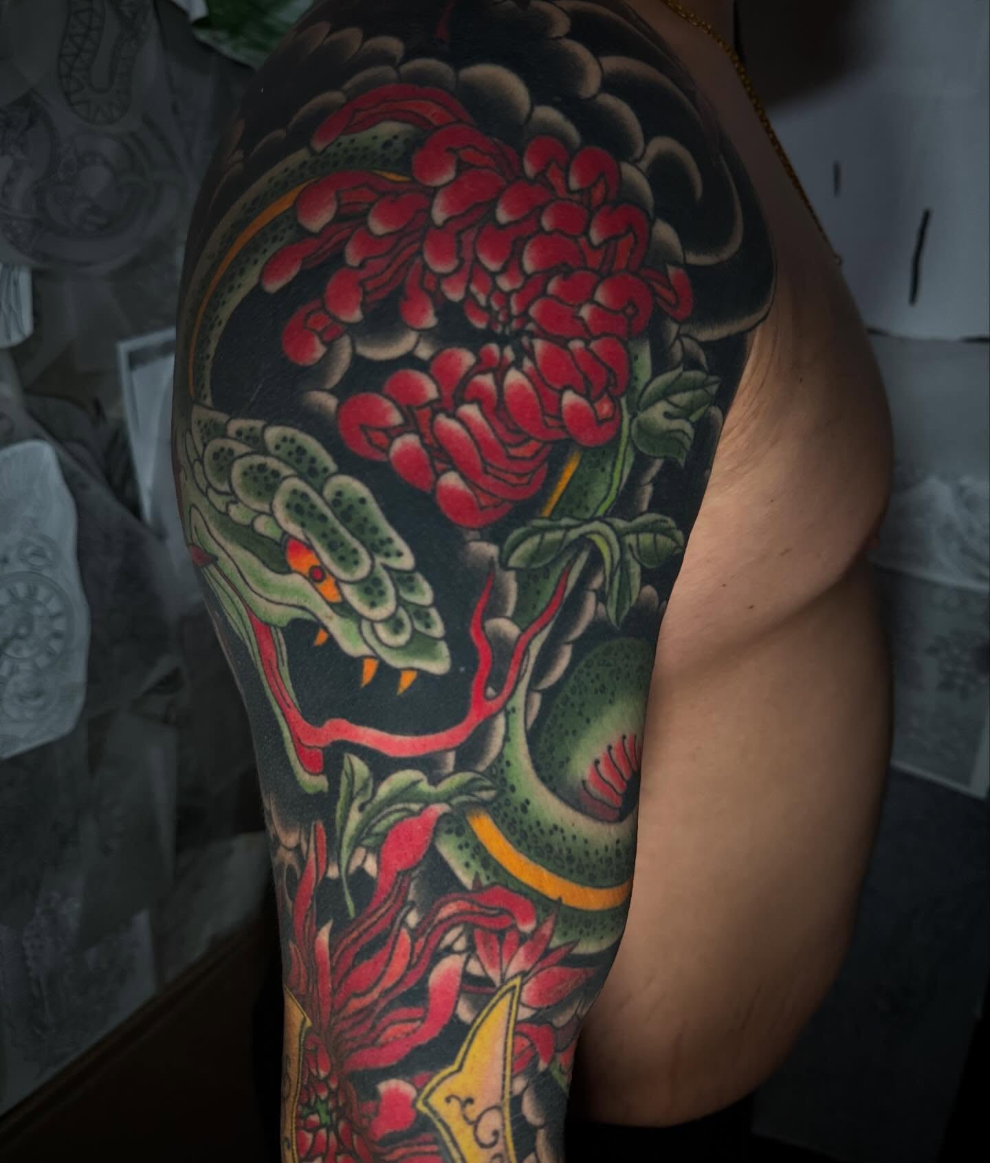 Snake and peony japanese irezumi tattoo on the upper arm by Mike Diamond