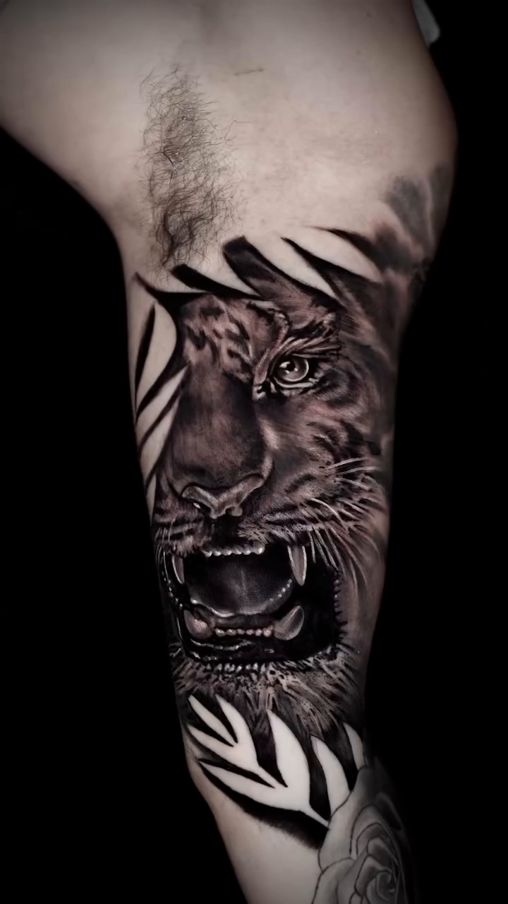 Tattoo work at Tatak International Tatu Expo 2026