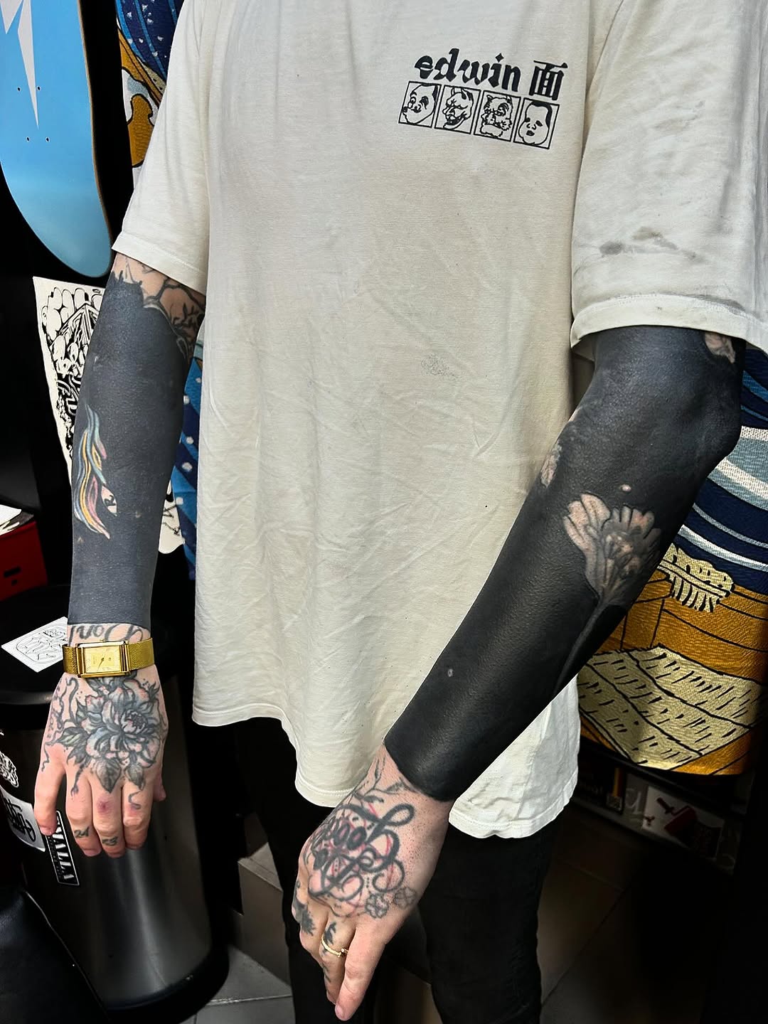 Blackout sleeves with floral elements Japanese tattoo on the forearm by Comastein__________✍🏼️