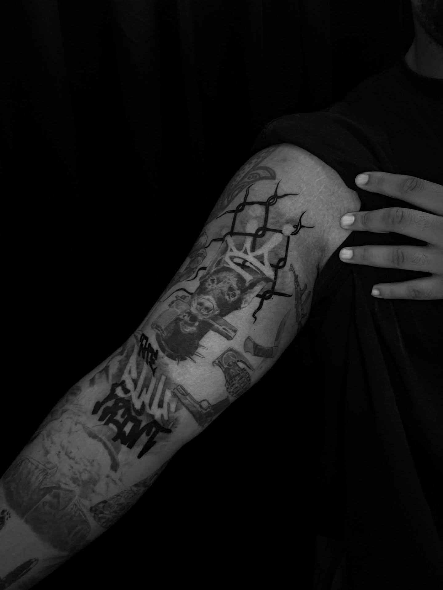 Skull and crossbones black and grey tattoo on the forearm by R O M y R I N C Ó N