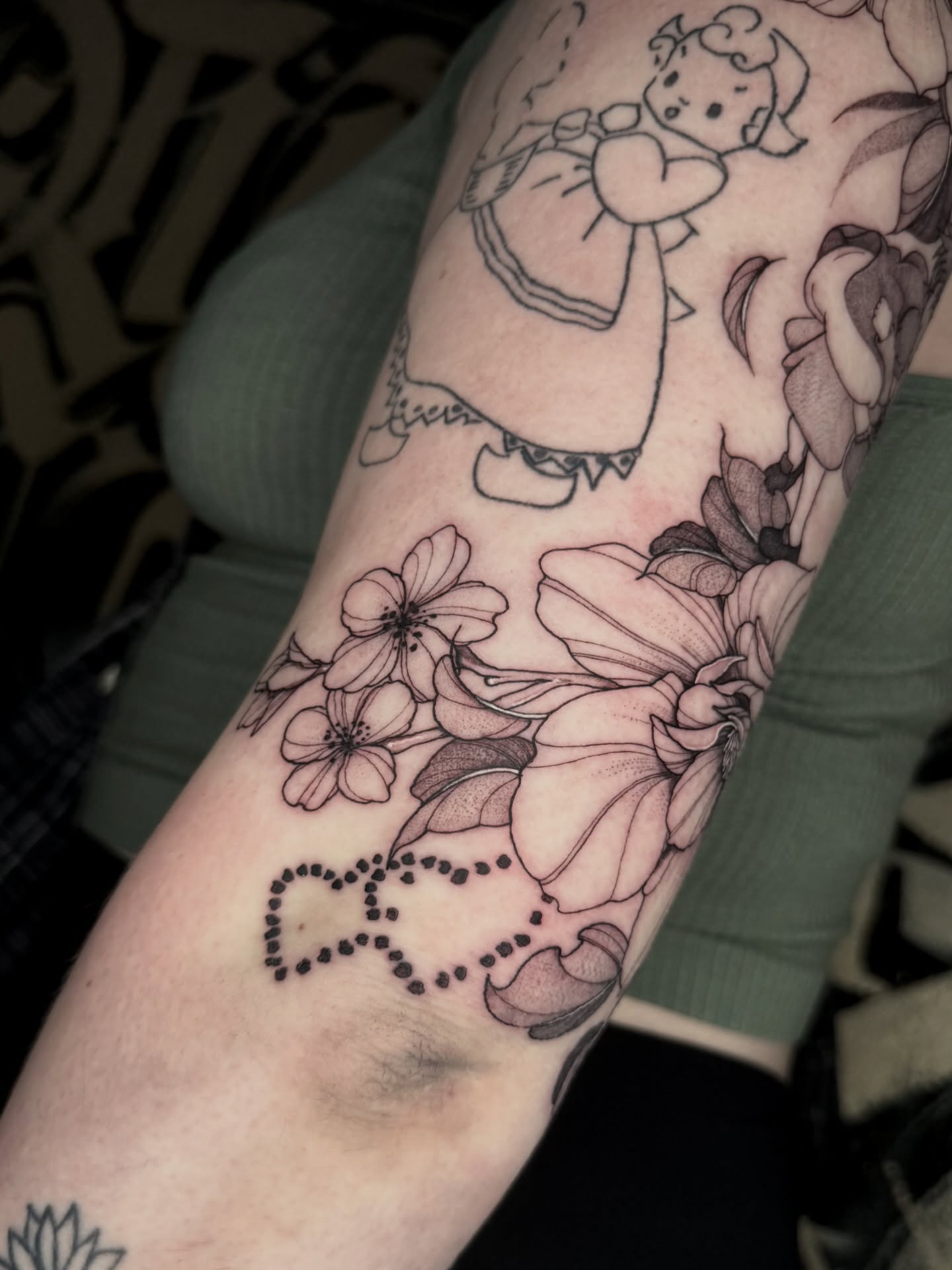 Tattoo by @gill_tattoos — dotwork