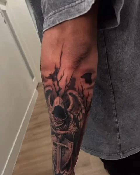 Skull and tree dark realism tattoo on the forearm by Magdalena Davis