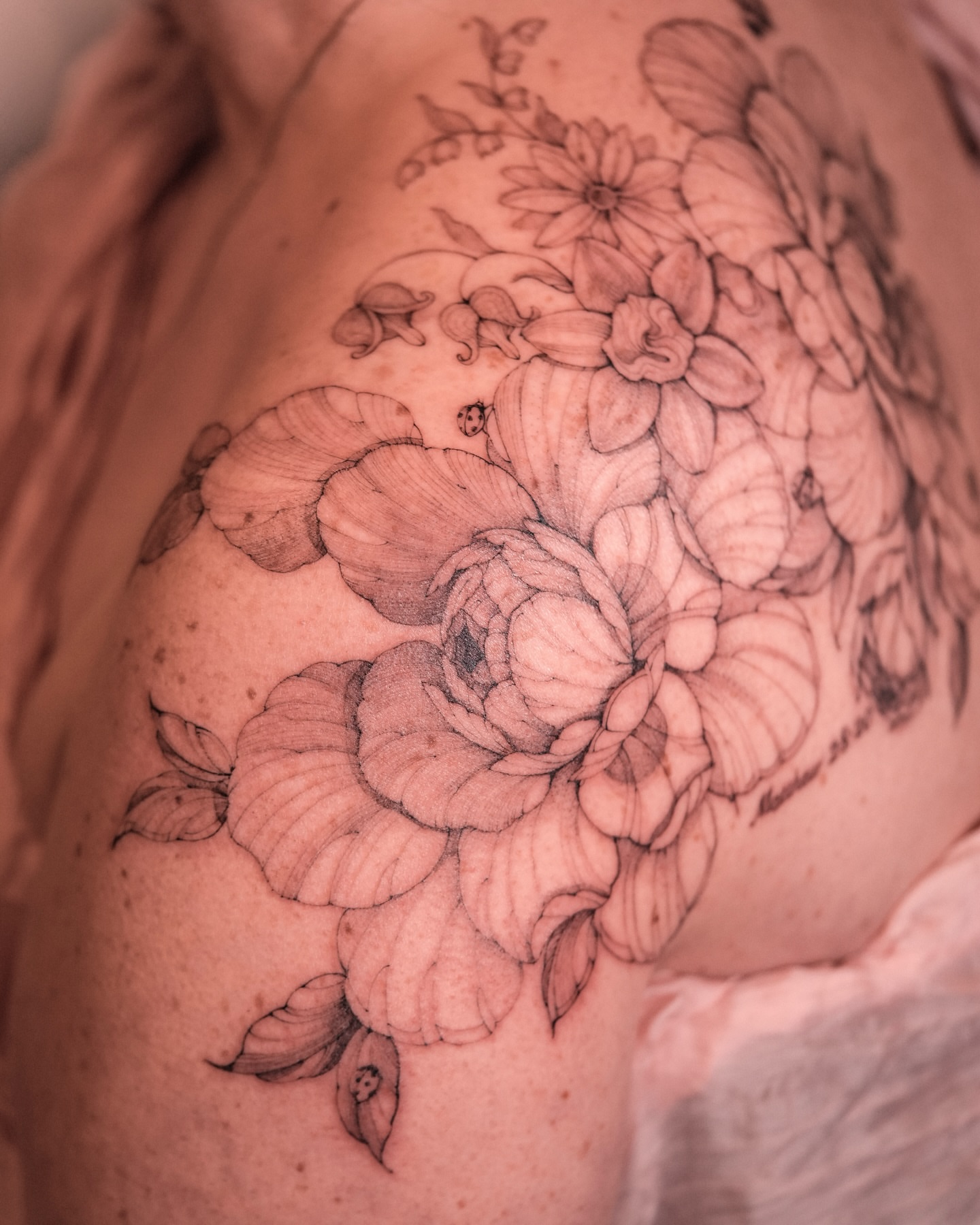 Tattoo by @zali__tattoo — black_and_grey