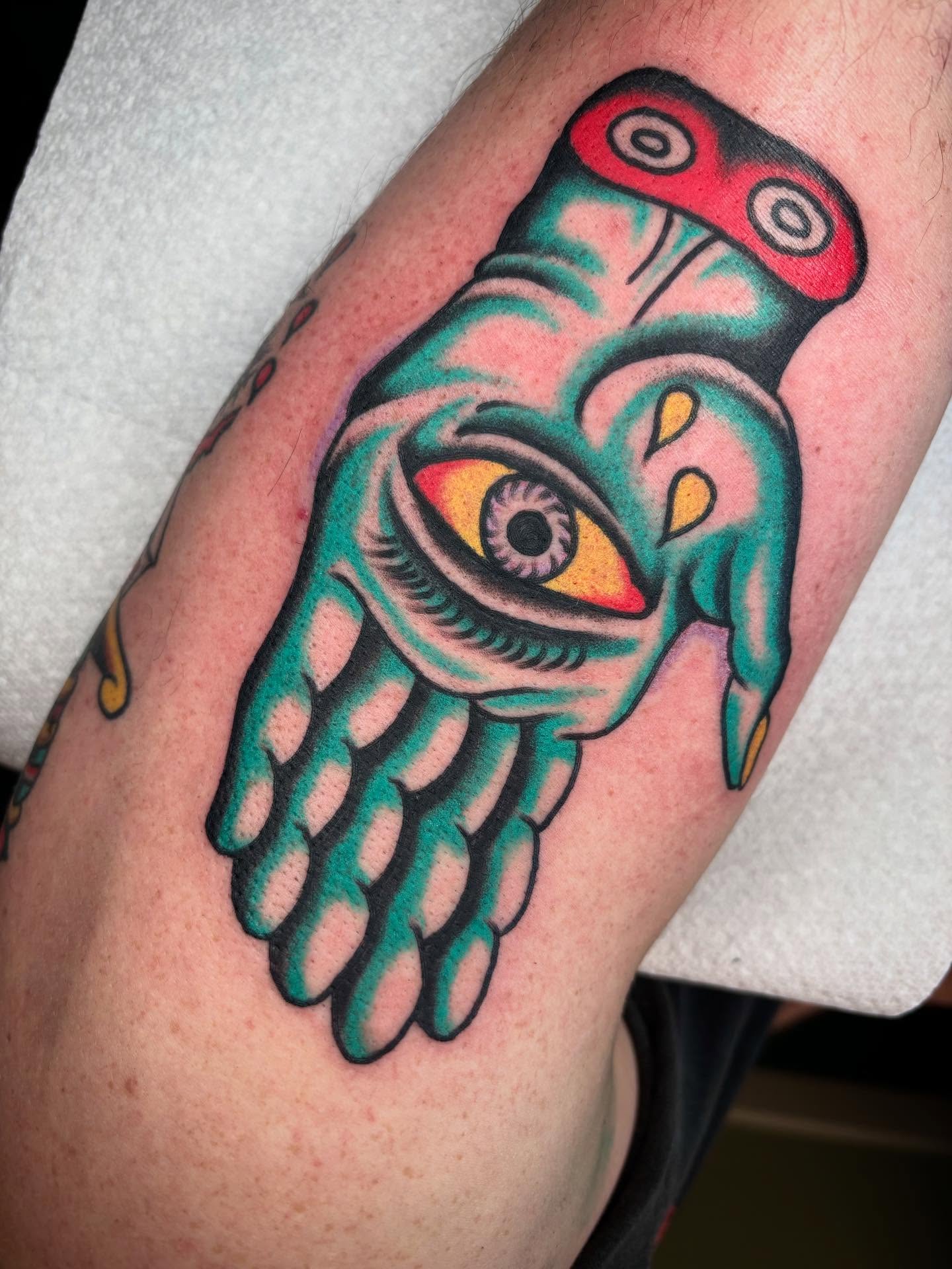 Eye with wings American traditional tattoo on the forearm by 🌹