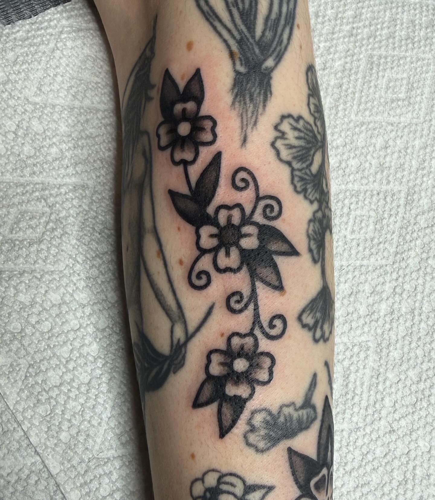 Floral vine black and grey tattoo on the forearm by ༺tessa༻