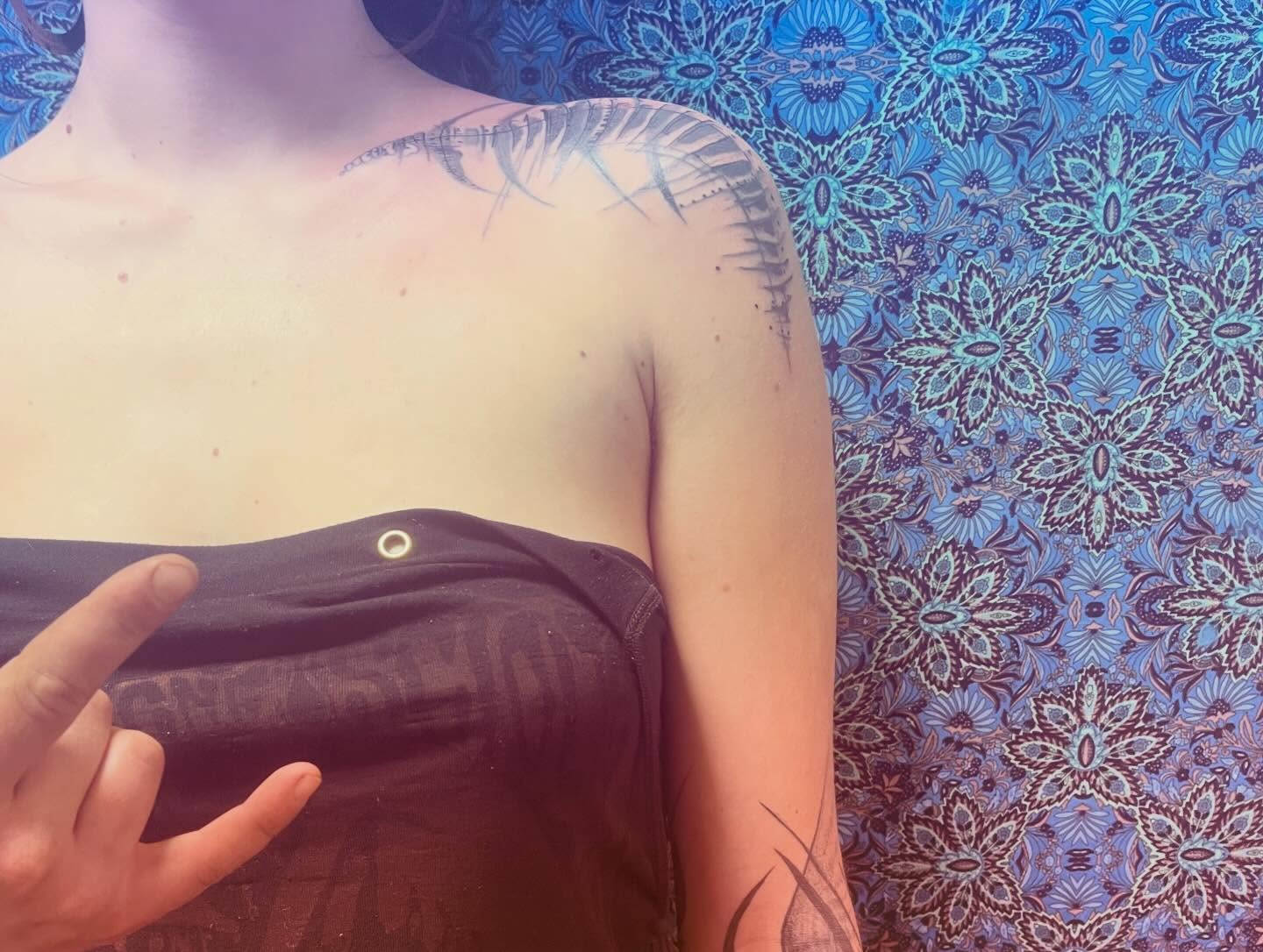 Abstract design dotwork tattoo on the shoulder by La Main Bleue