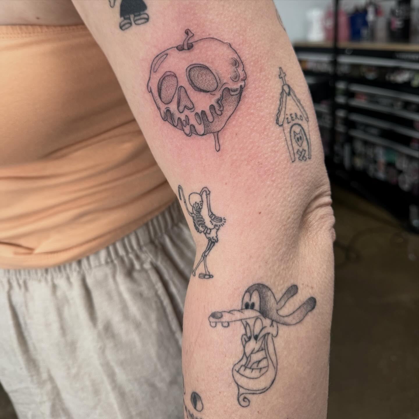 Tattoo by @annarttt — black_and_grey