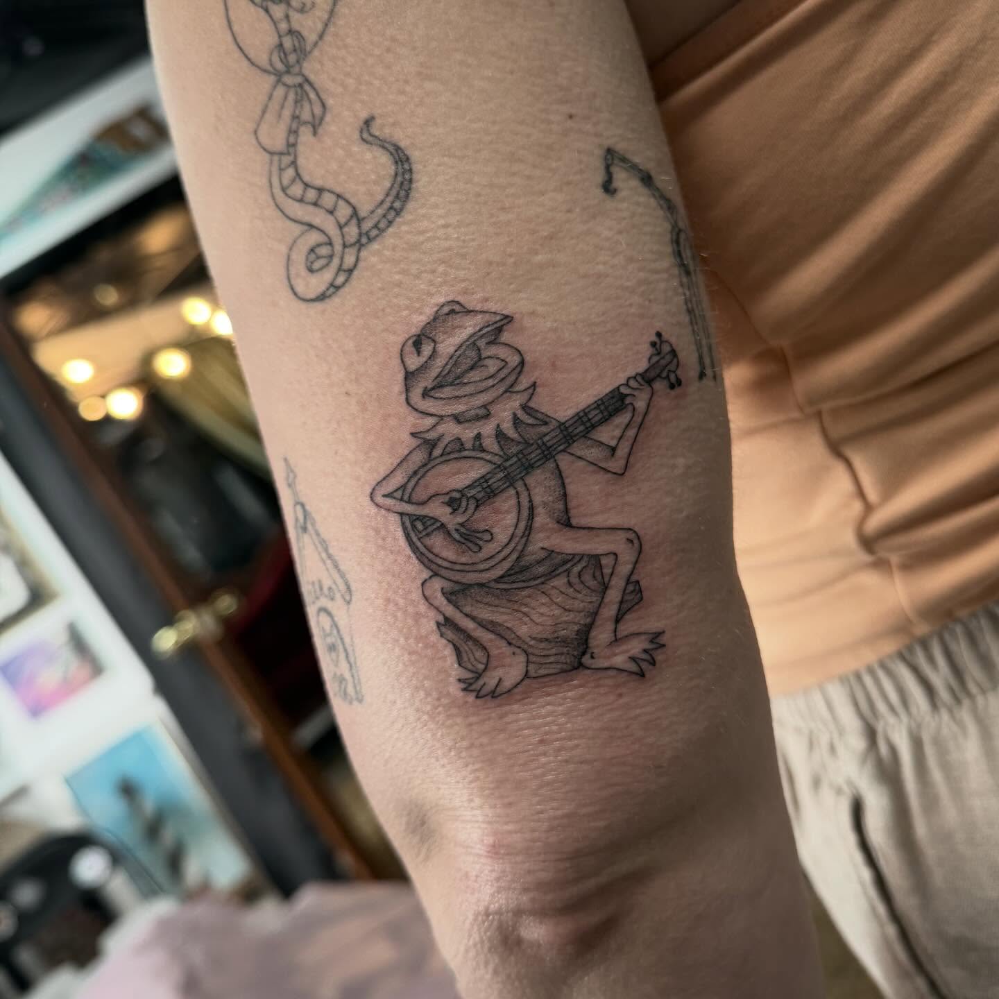 Tattoo by @annarttt — black_and_grey