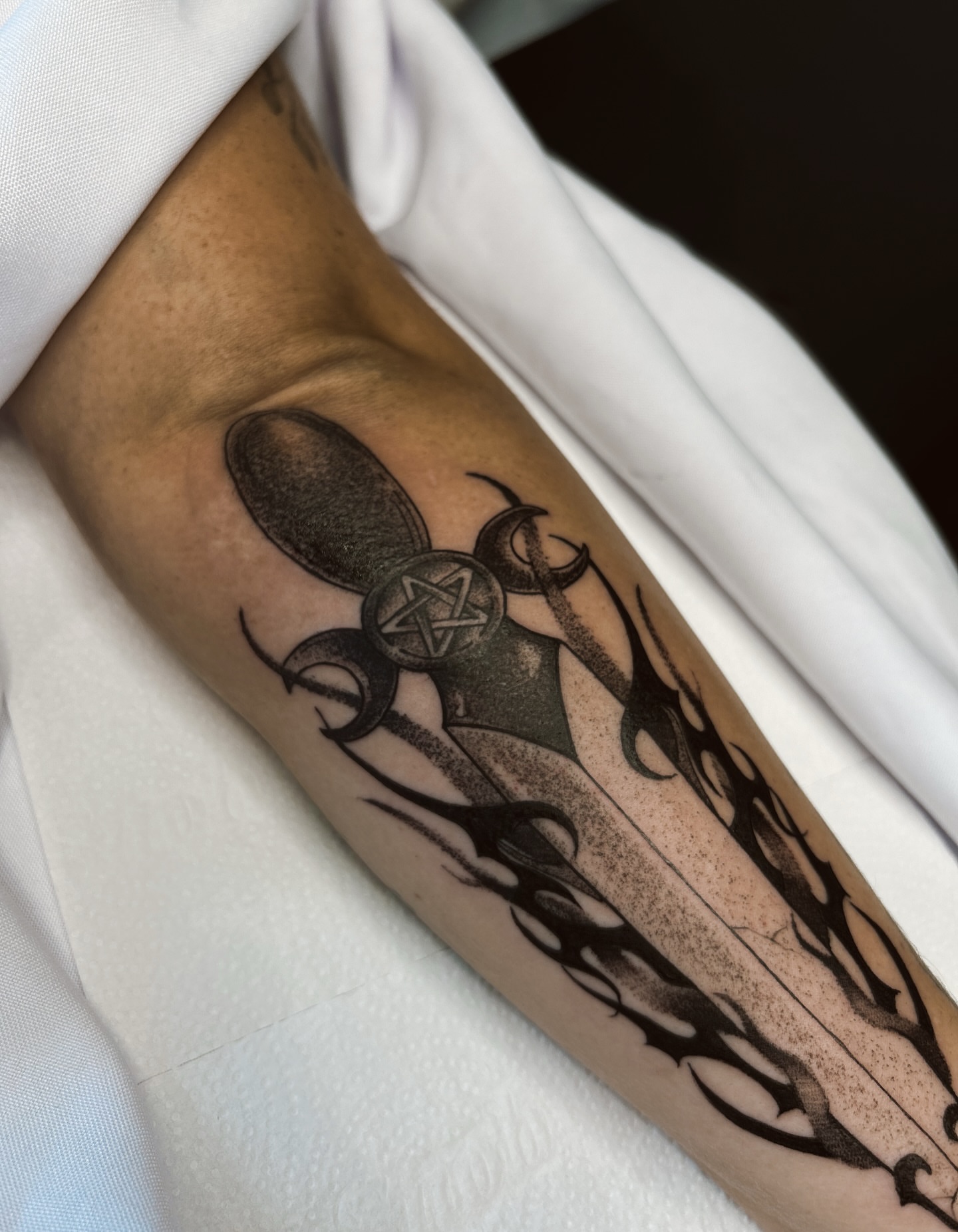 Tattoo by @tatuadoratallissa — black_and_grey