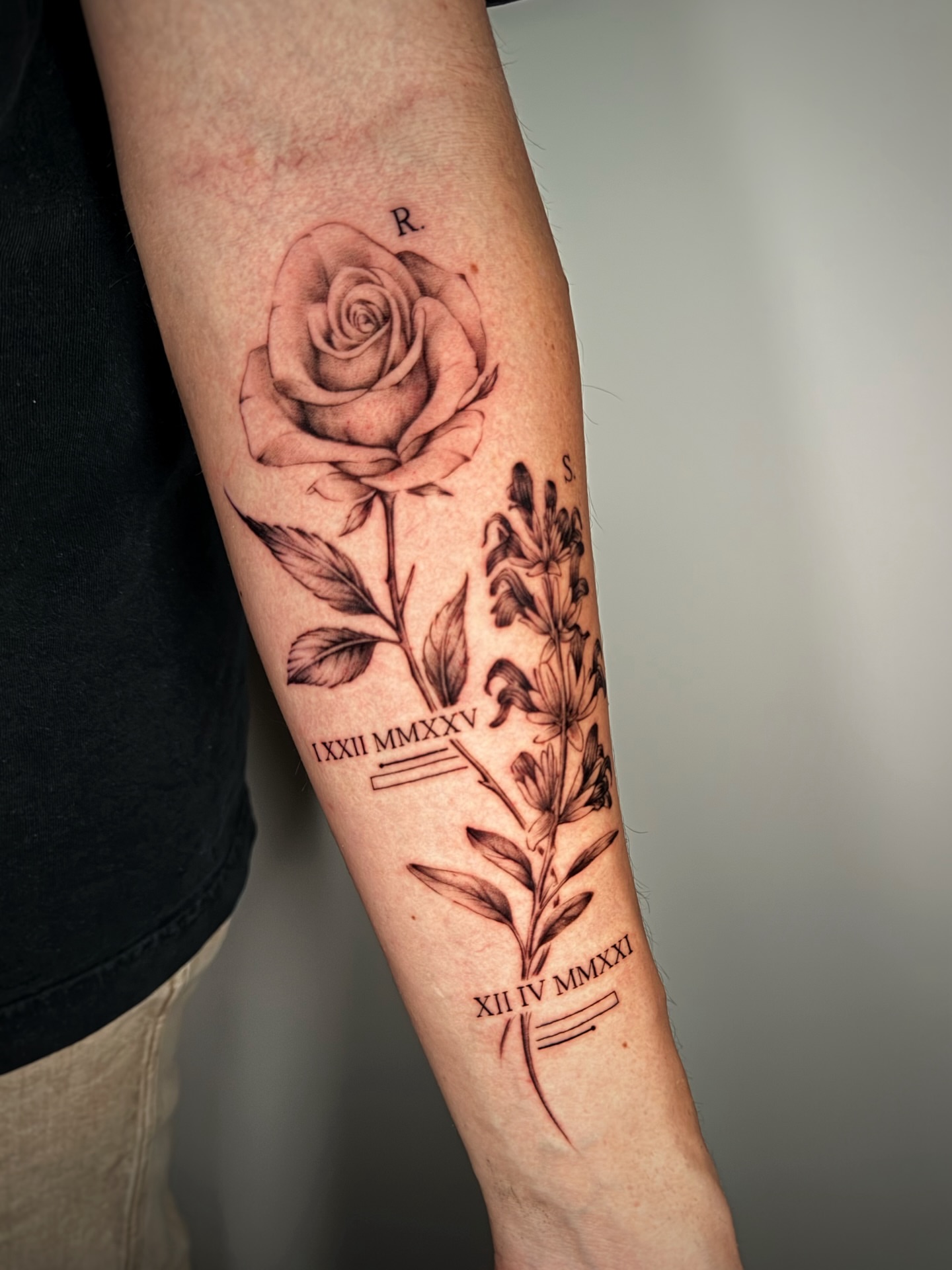 Rose and floral arrangement realism tattoo on the forearm by Moi Rivas, Salt Lake City, Utah