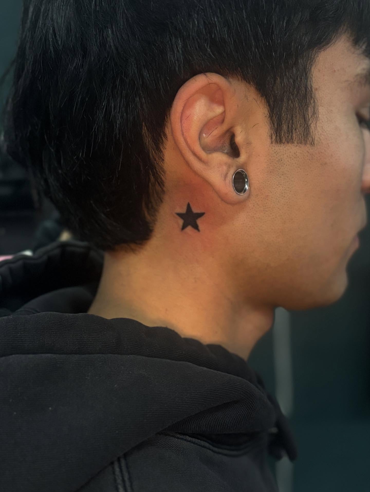 Star black and grey tattoo on the neck by Emma ๐