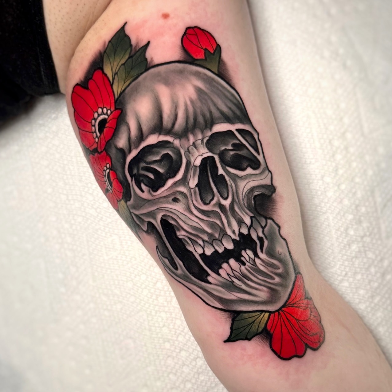Skull with flowers realism tattoo on the forearm by ๐ ๐ต๐๐๐๐๐ ๐ฎ๐๐๐๐๐๐๐๐๐