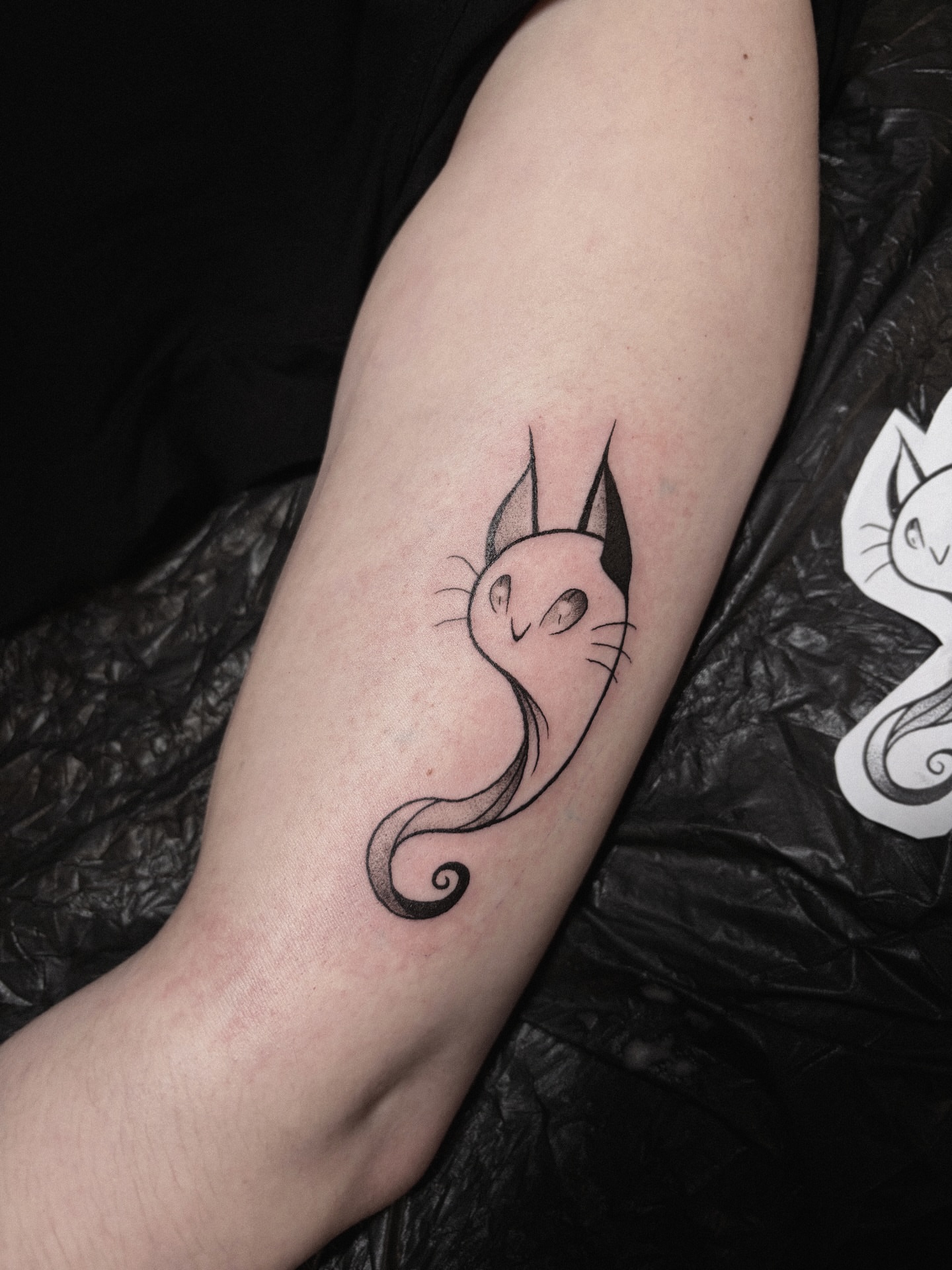 Tattoo by @collectitats โ dotwork