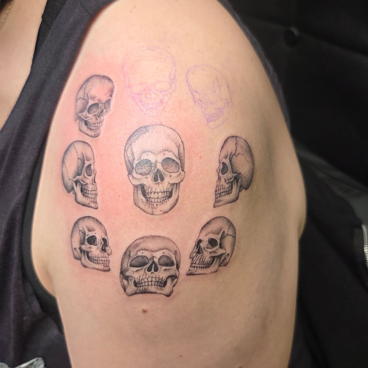 Skulls black and grey tattoo on the shoulder by Maya Neideck