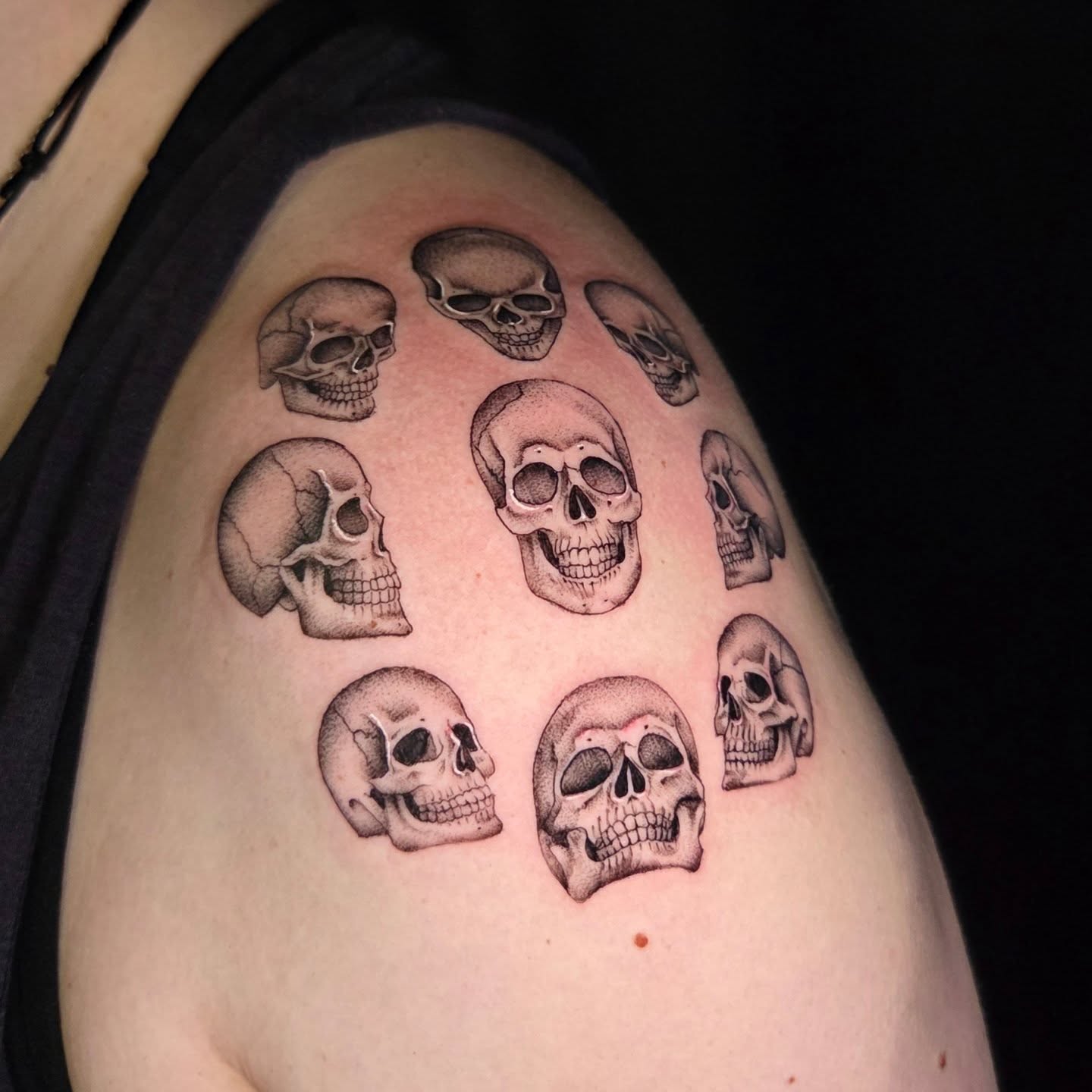 Skulls black and grey tattoo on the shoulder by Maya Neideck