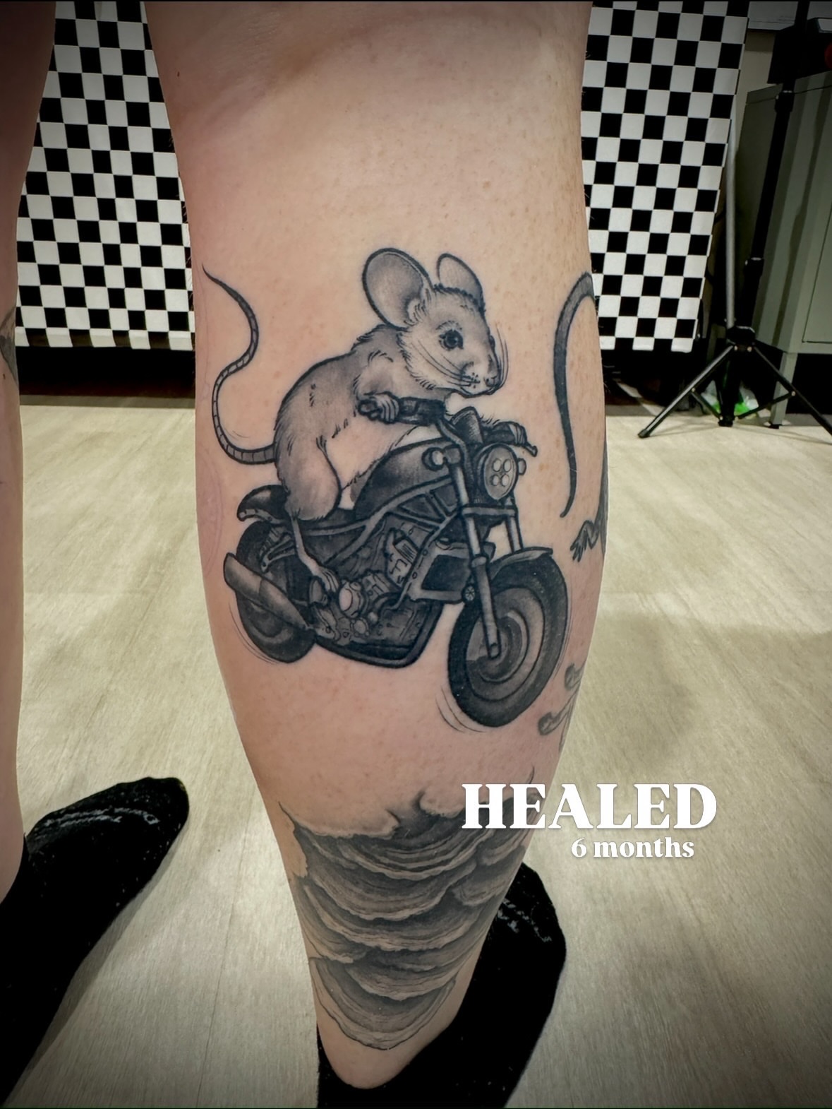 Tattoo by @amydooz — black_and_grey