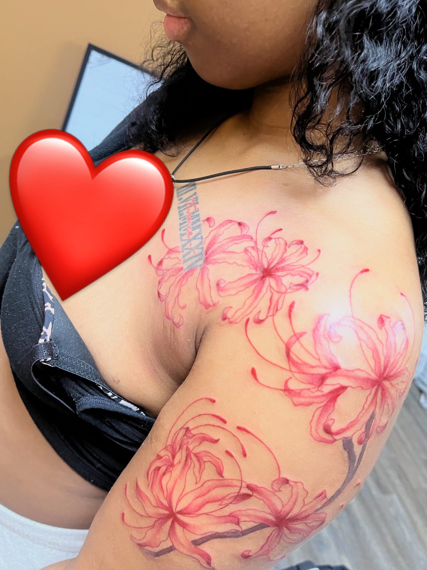 Flowers realism tattoo on the shoulder by Tam💟👩🏽‍🎨